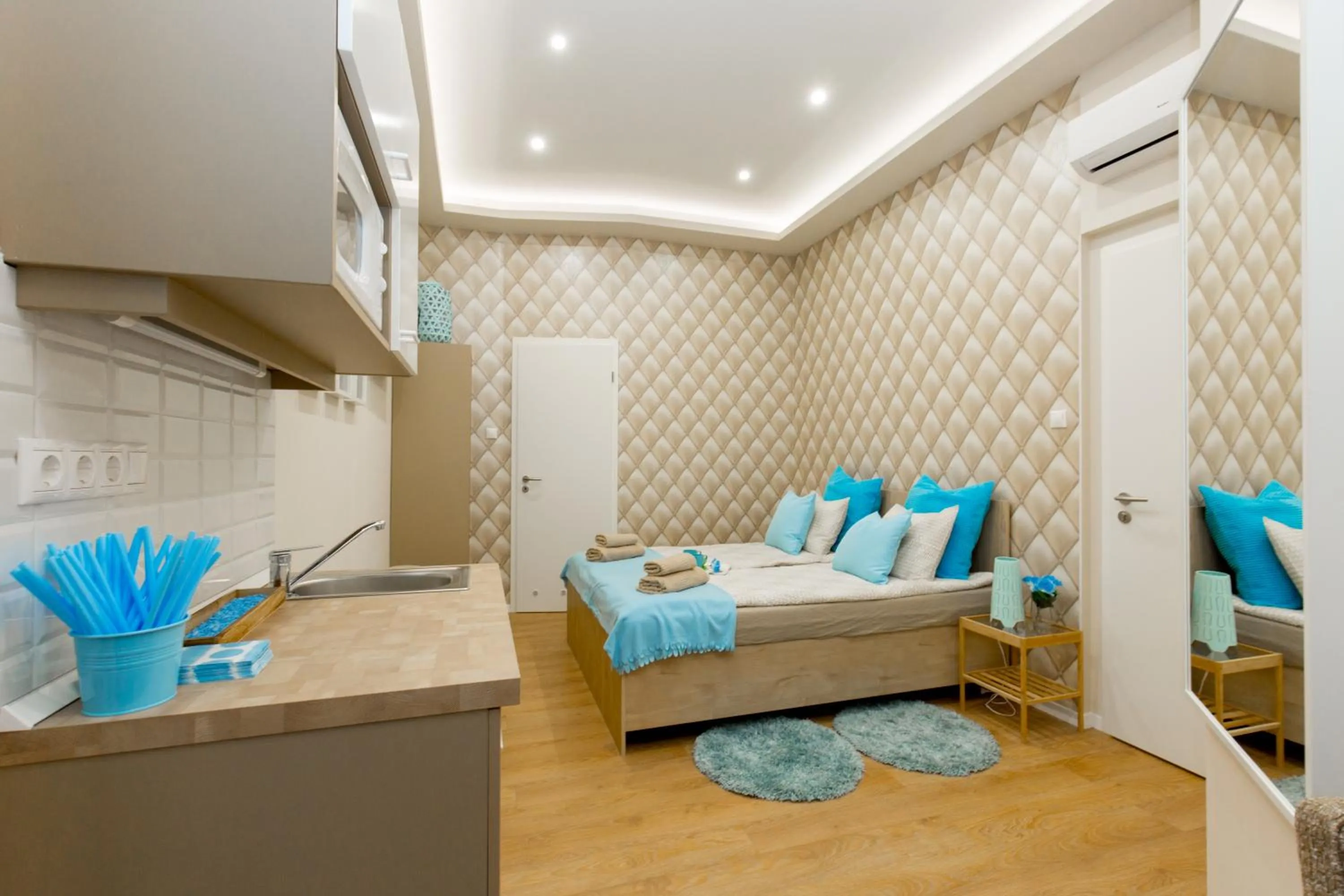 Photo of the whole room in Budapest Holiday Colours