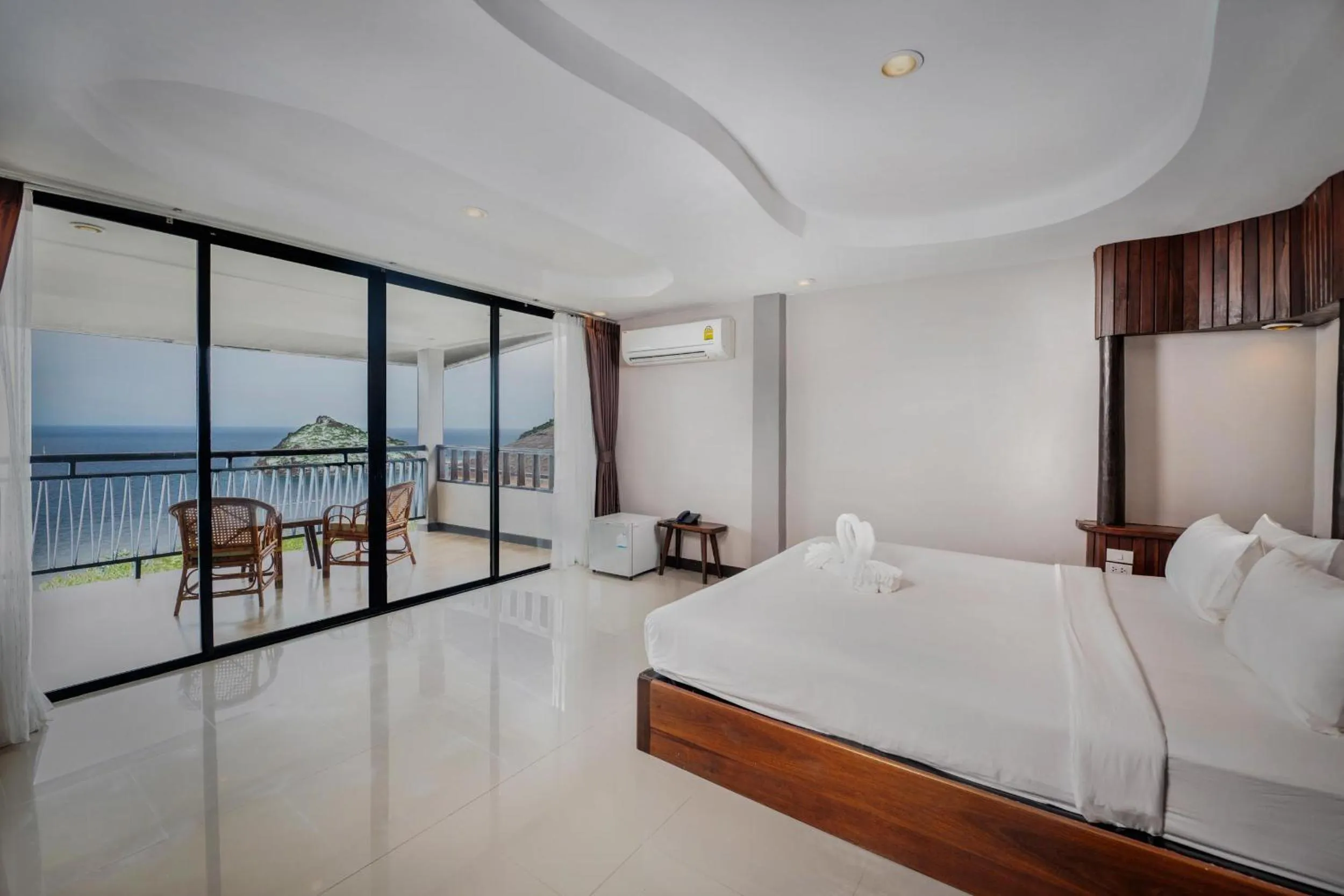 Photo of the whole room, Bed in Dusit Buncha Koh Tao by Riya Group
