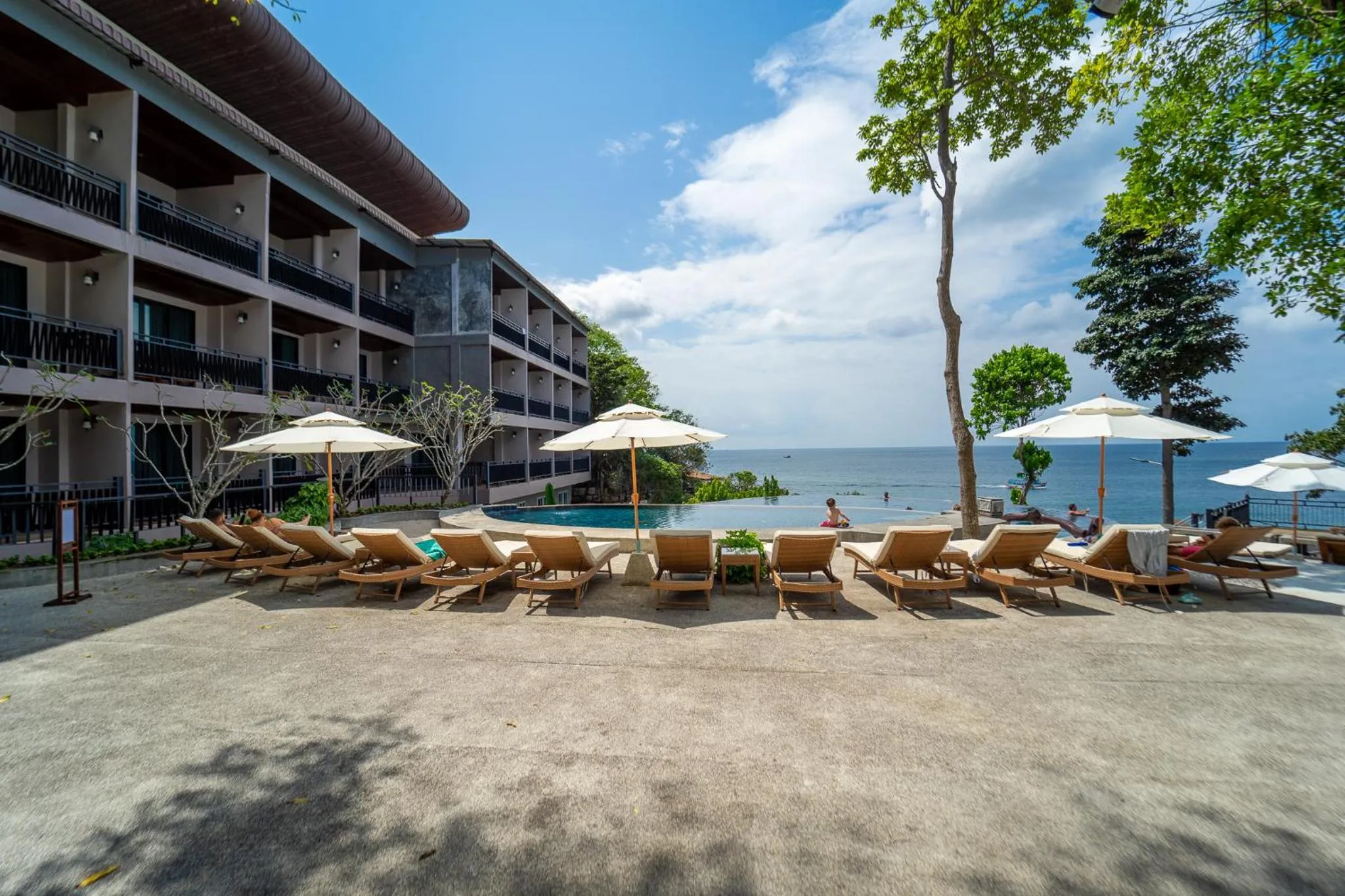 Day in Dusit Buncha Koh Tao by Riya Group