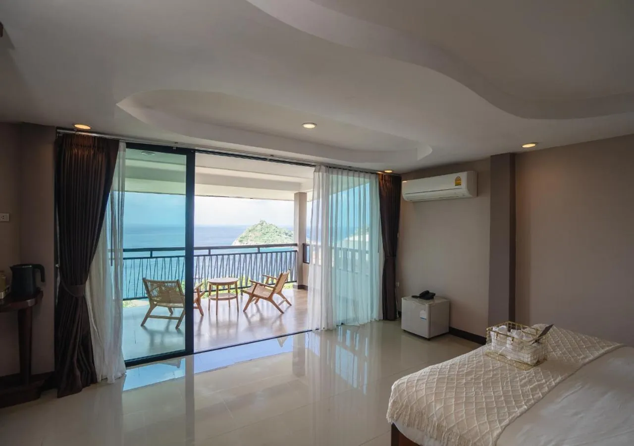 Bed in Dusit Buncha Koh Tao by Riya Group