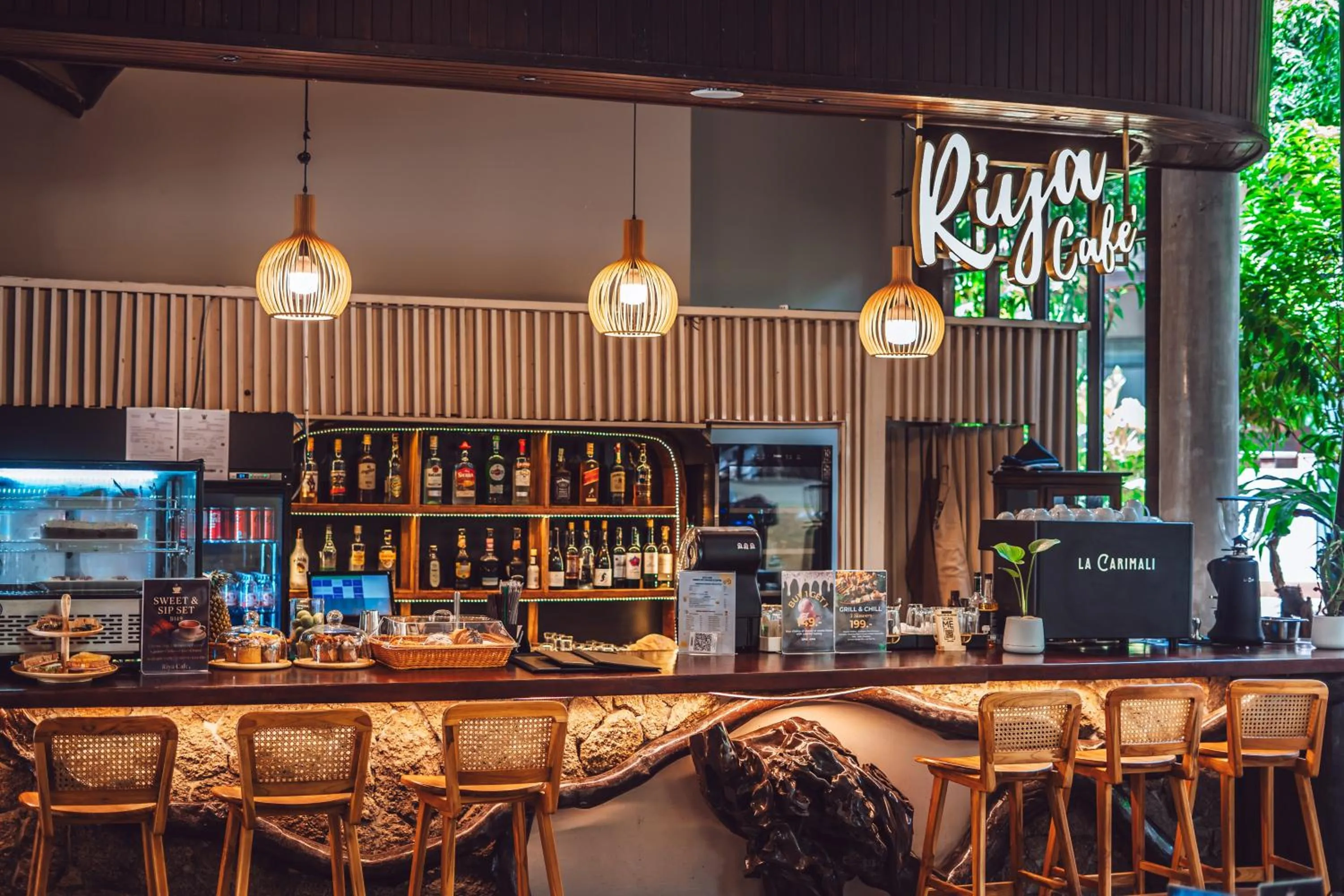 Lounge or bar in Dusit Buncha Koh Tao by Riya Group