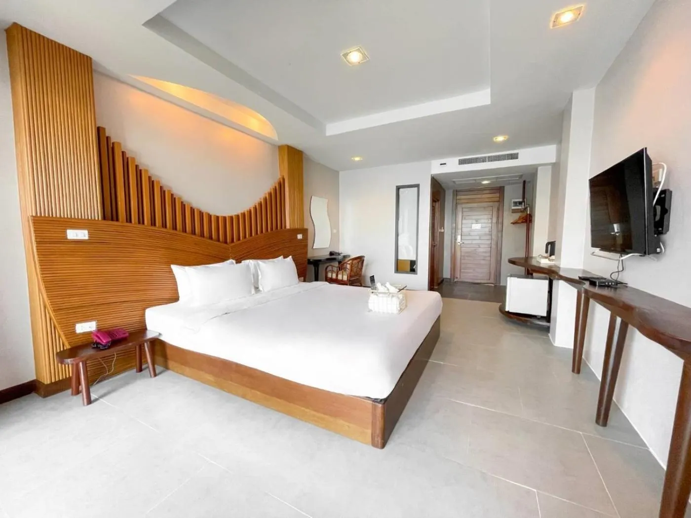 Communal lounge/ TV room, Bed in Dusit Buncha Koh Tao by Riya Group