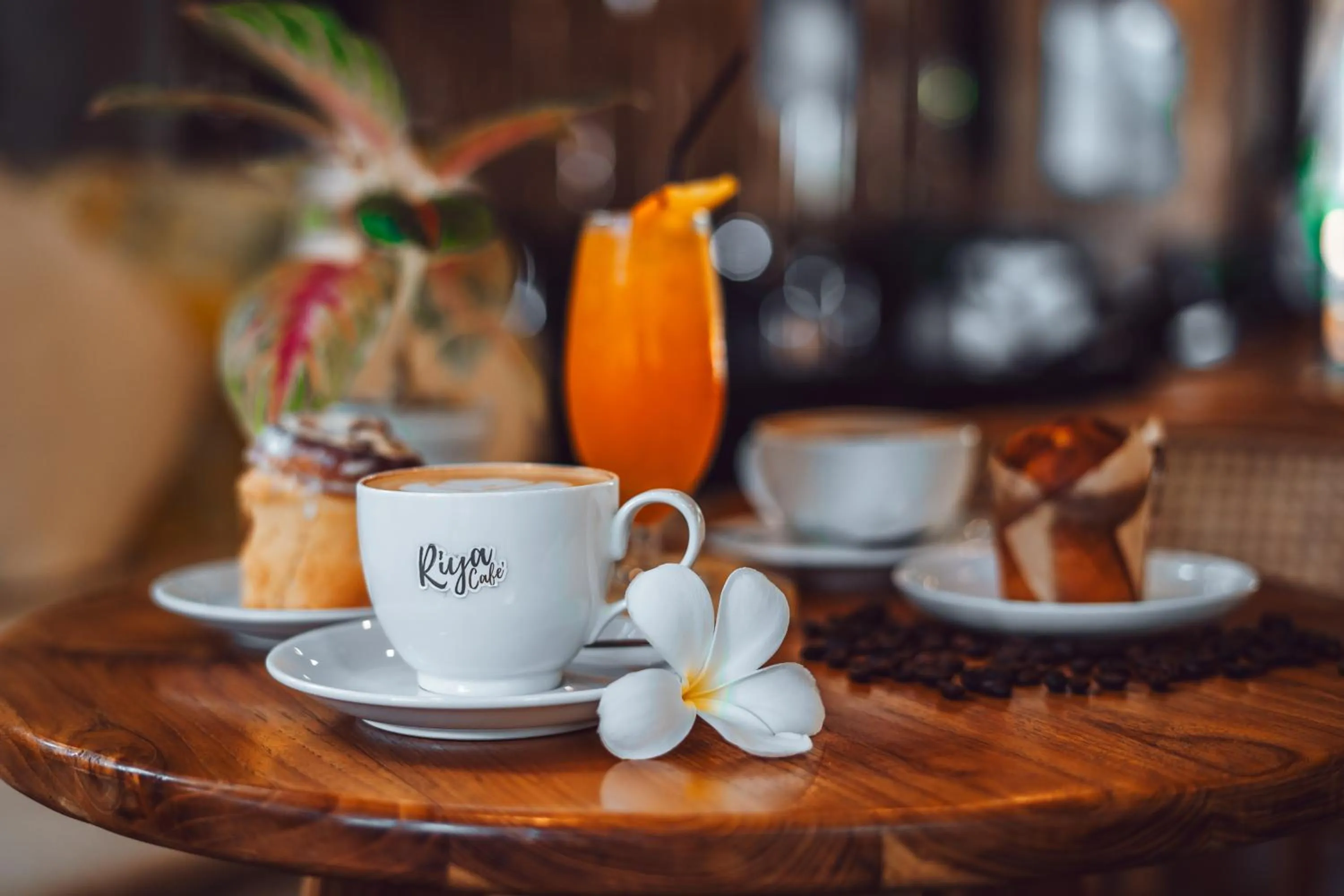 Lounge or bar in Dusit Buncha Koh Tao by Riya Group