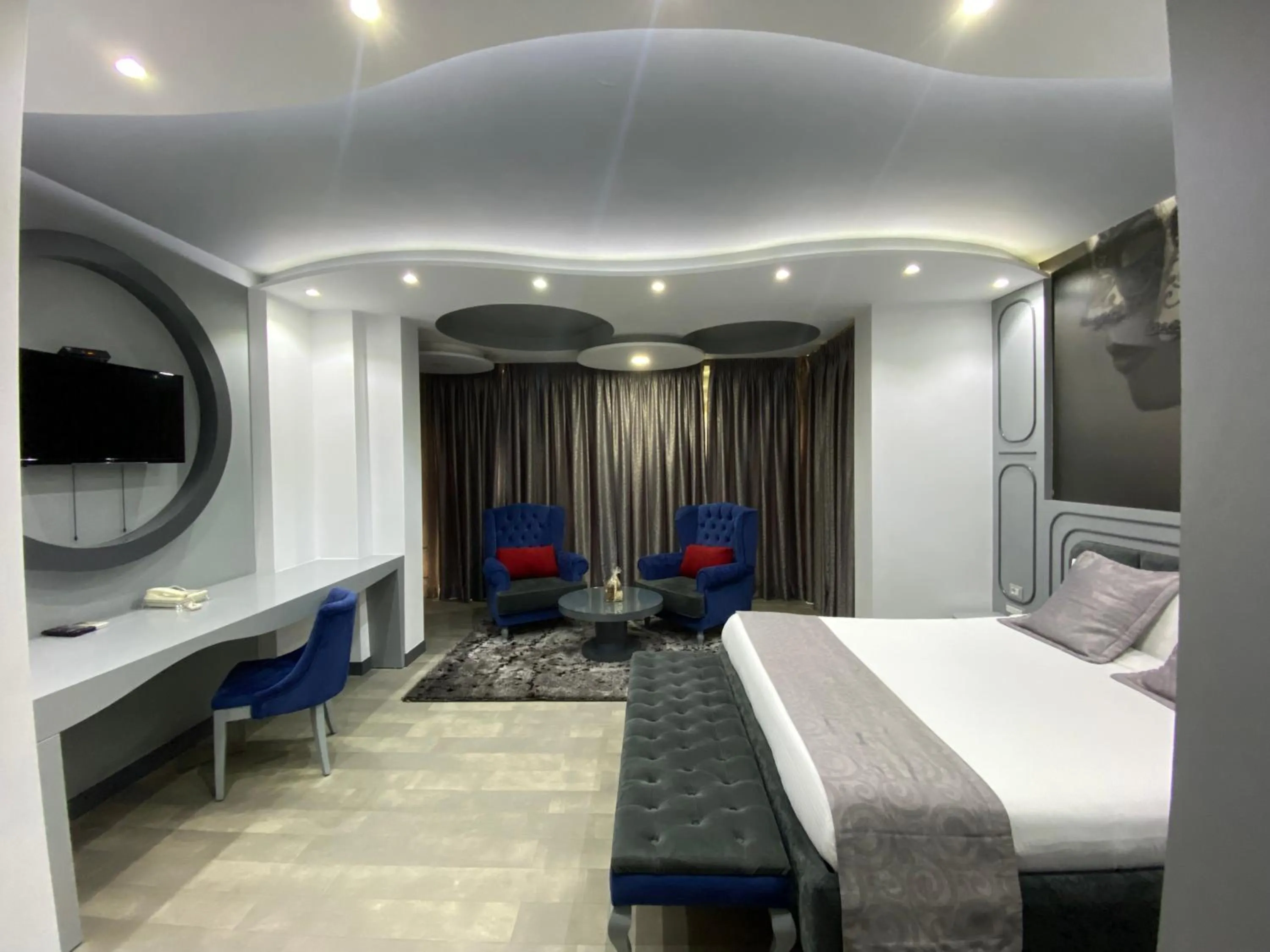 Seating area, Bed in New W Hotel