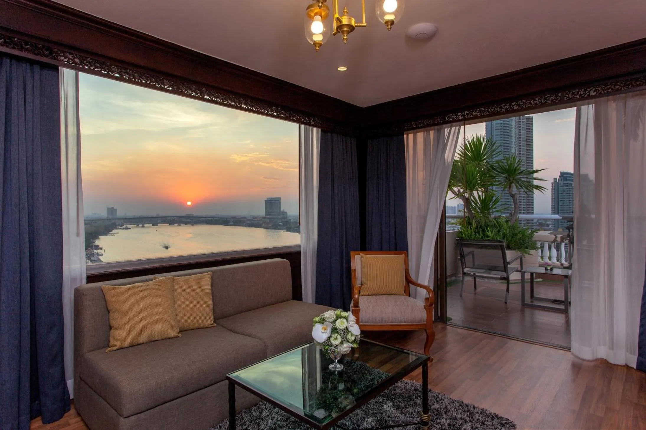 Balcony/Terrace in Ramada Plaza by Wyndham Bangkok Menam Riverside