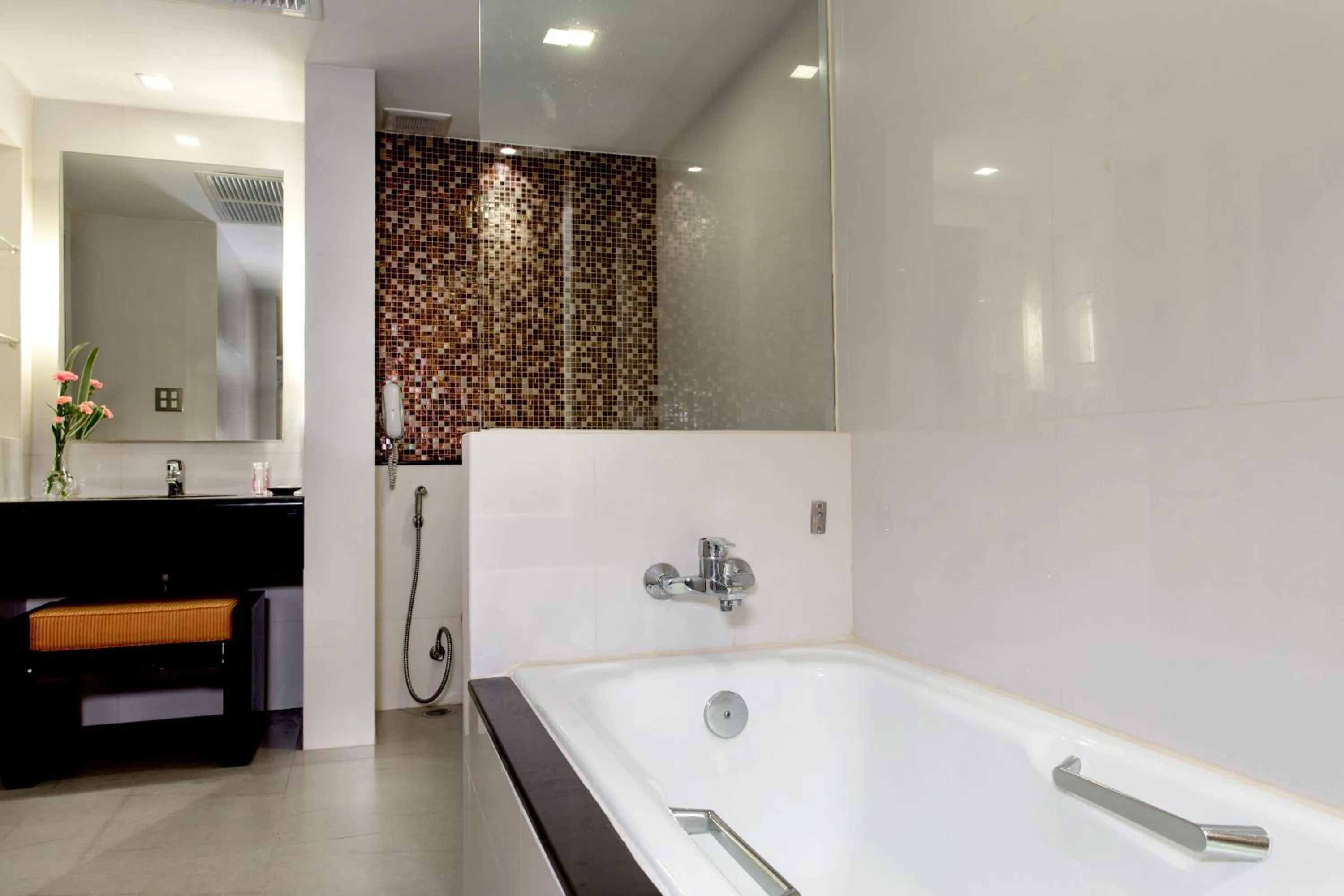 Bathroom in Ramada Plaza by Wyndham Bangkok Menam Riverside