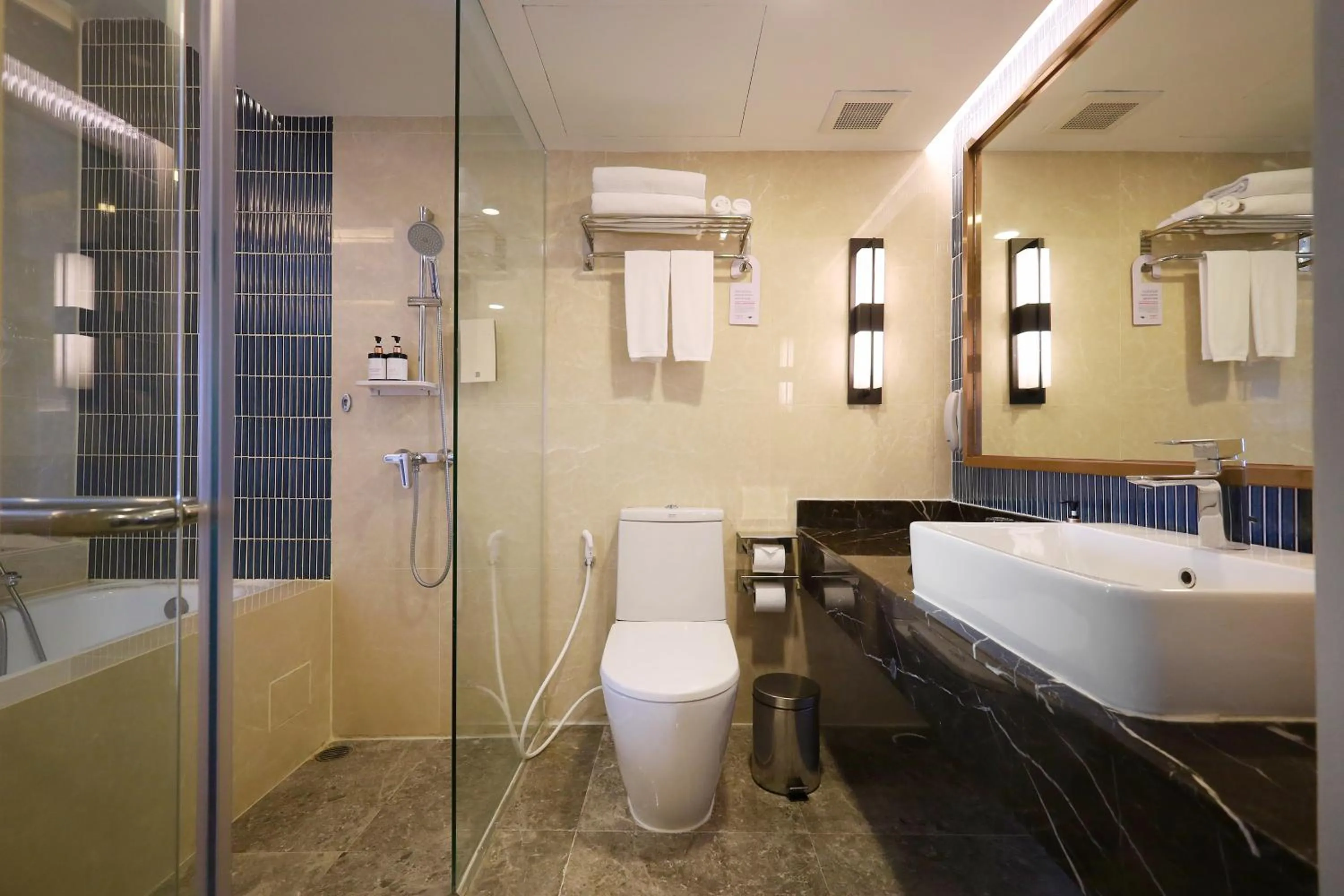 Bathroom in Ramada Plaza by Wyndham Bangkok Menam Riverside