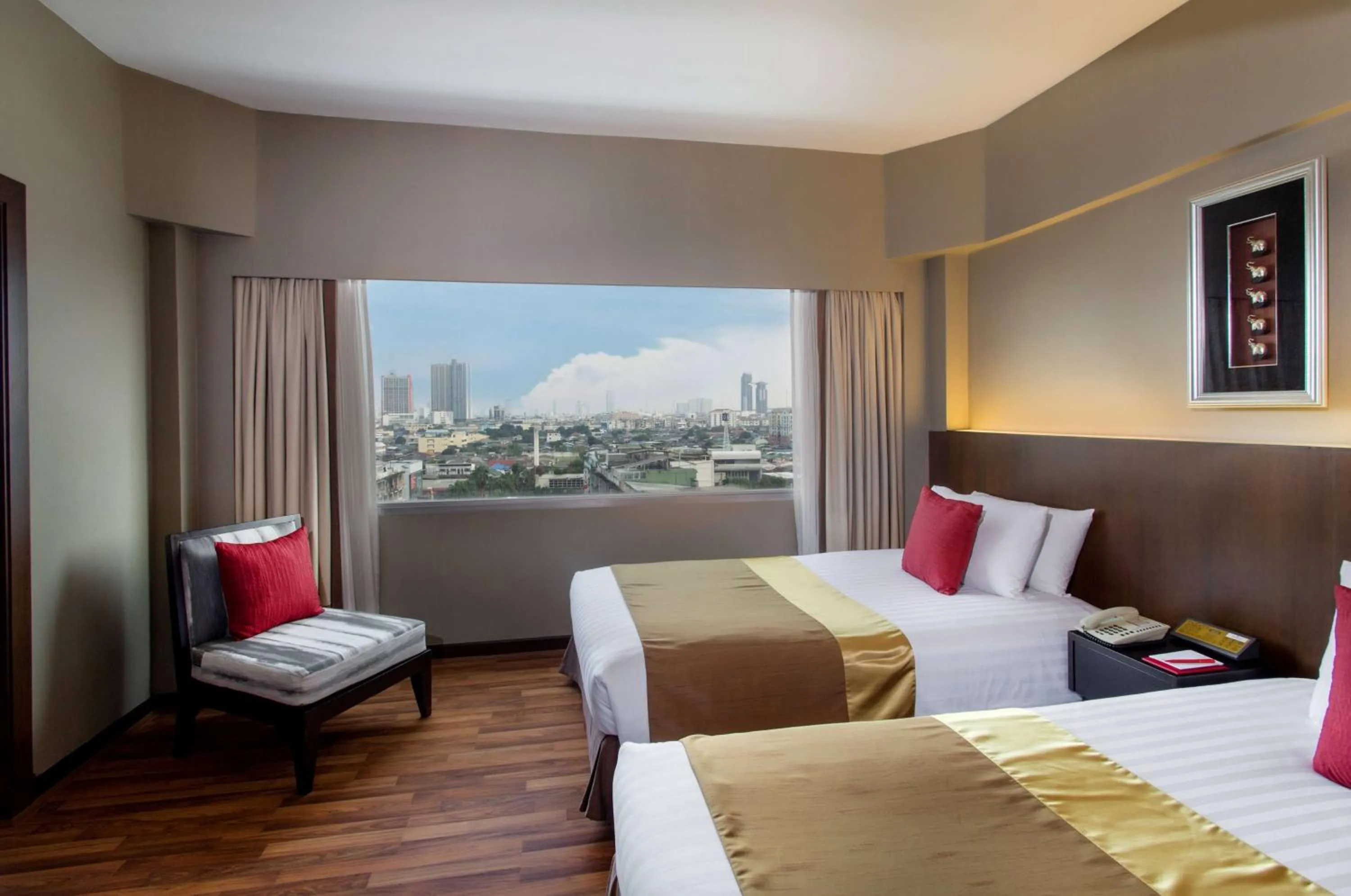 Photo of the whole room, Bed in Ramada Plaza by Wyndham Bangkok Menam Riverside
