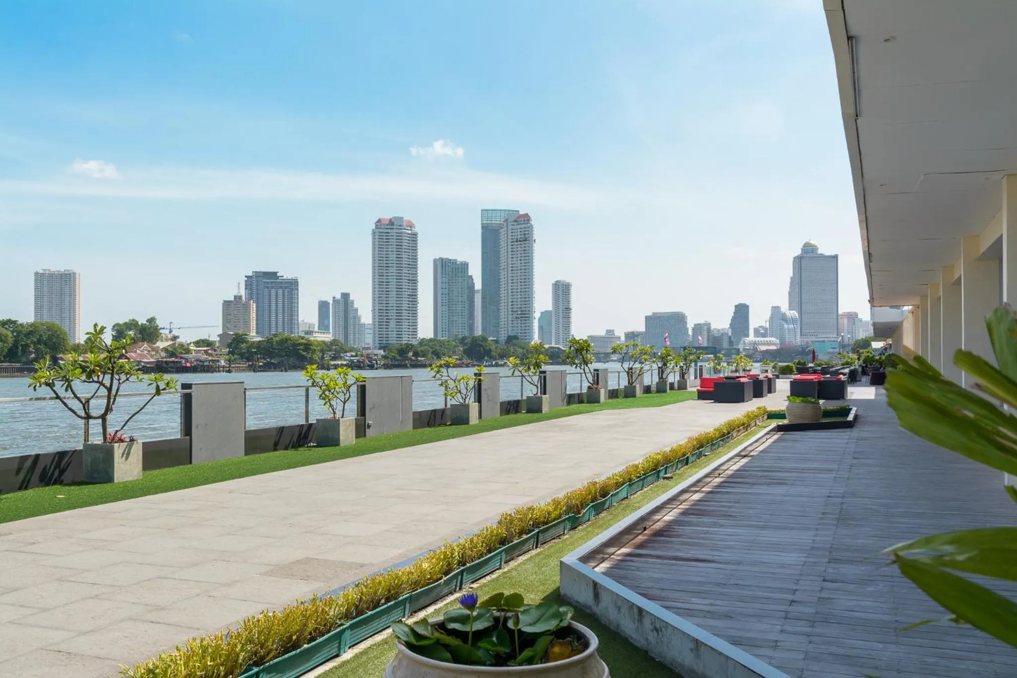 Day in Ramada Plaza by Wyndham Bangkok Menam Riverside