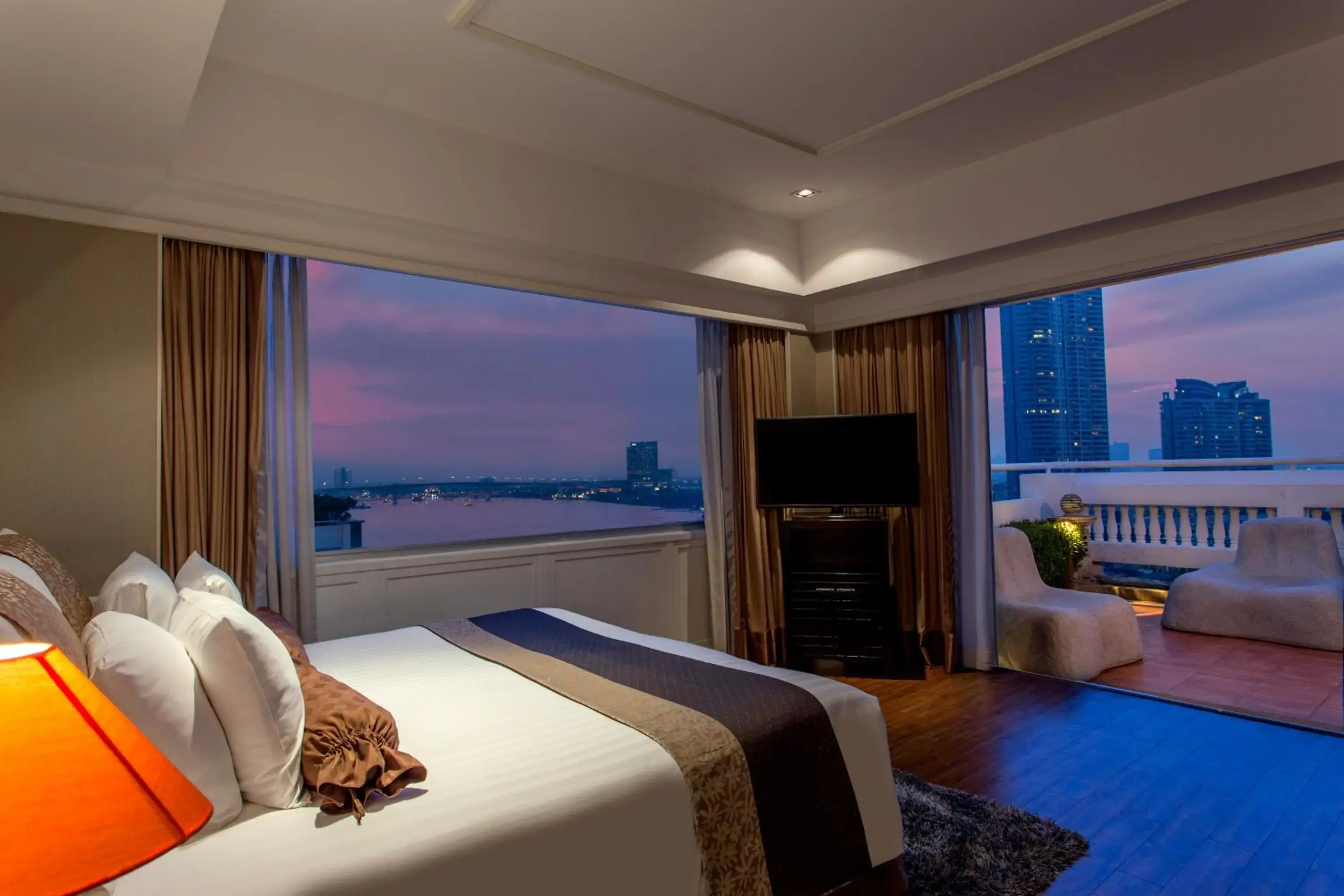 Two-Bedroom Presidential Suite in Ramada Plaza by Wyndham Bangkok Menam Riverside Two-Bedroom Presidential Suite in Ramada Plaza by Wyndham Bangkok Menam Riverside