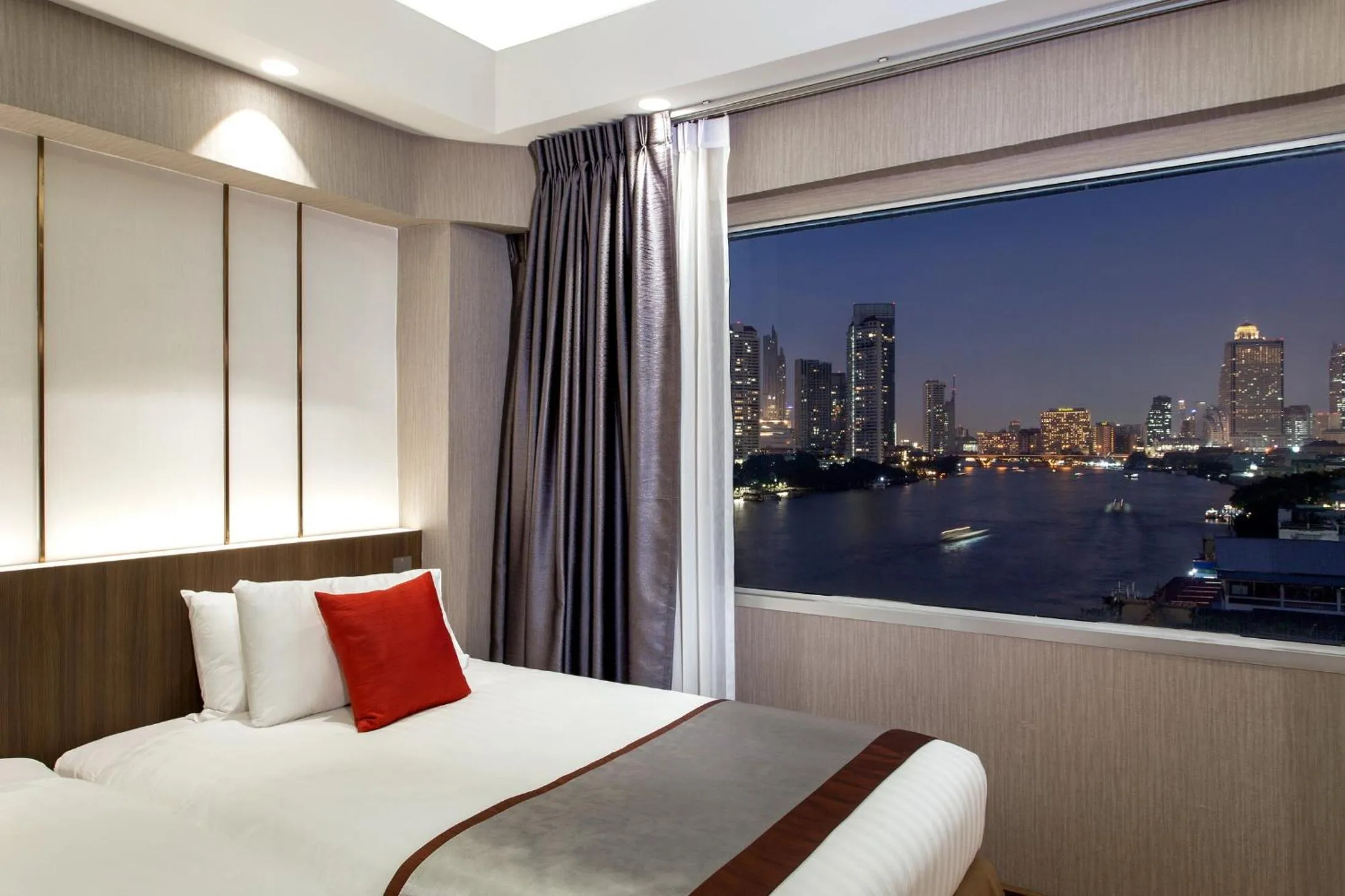 Bedroom, Bed in Ramada Plaza by Wyndham Bangkok Menam Riverside