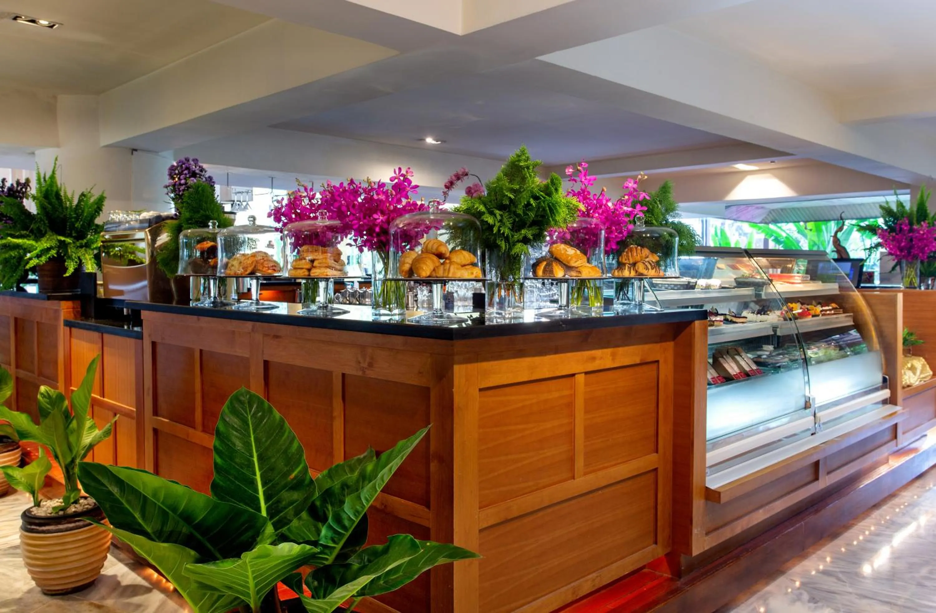 Coffee/tea facilities in Ramada Plaza by Wyndham Bangkok Menam Riverside