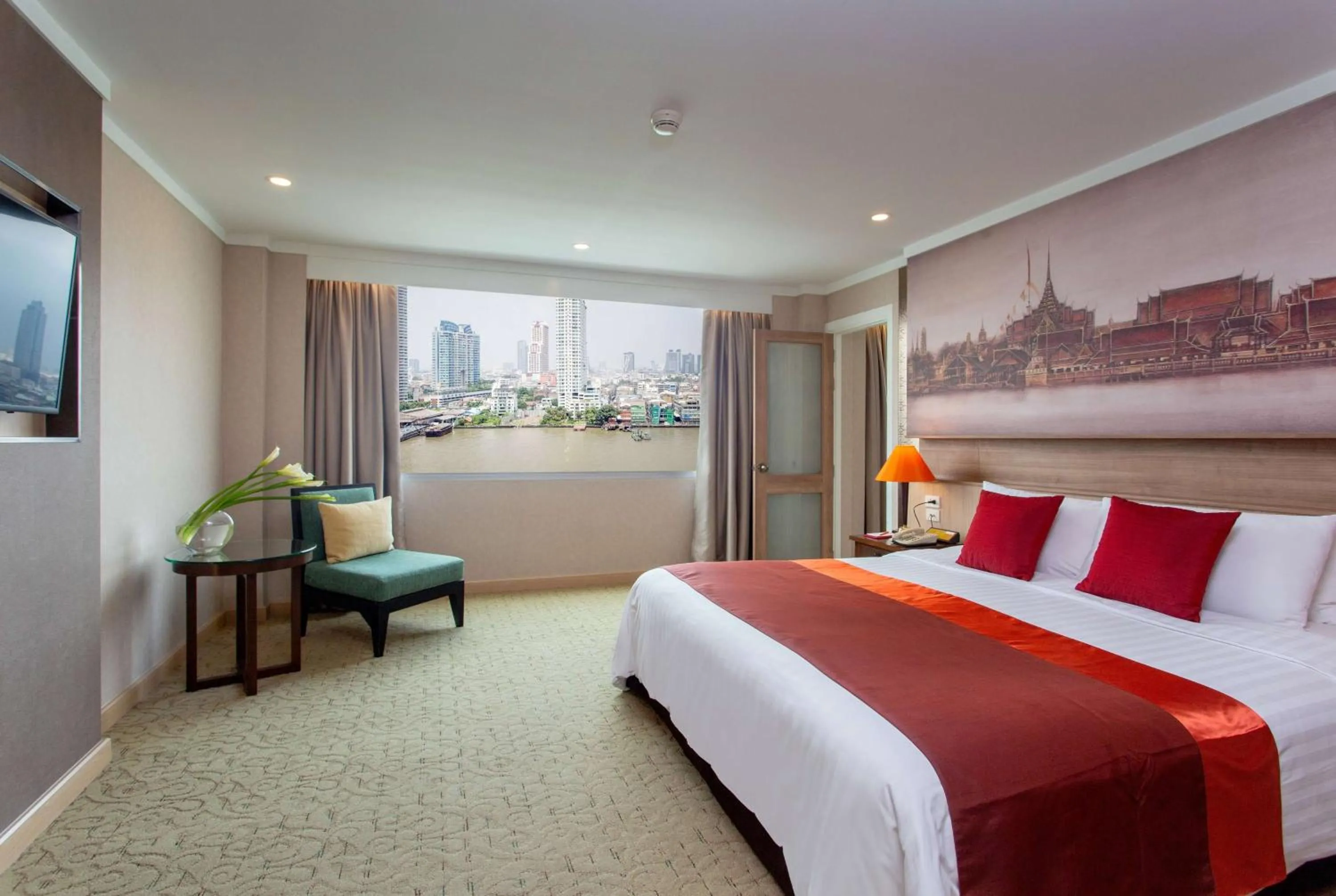 Photo of the whole room, Bed in Ramada Plaza by Wyndham Bangkok Menam Riverside