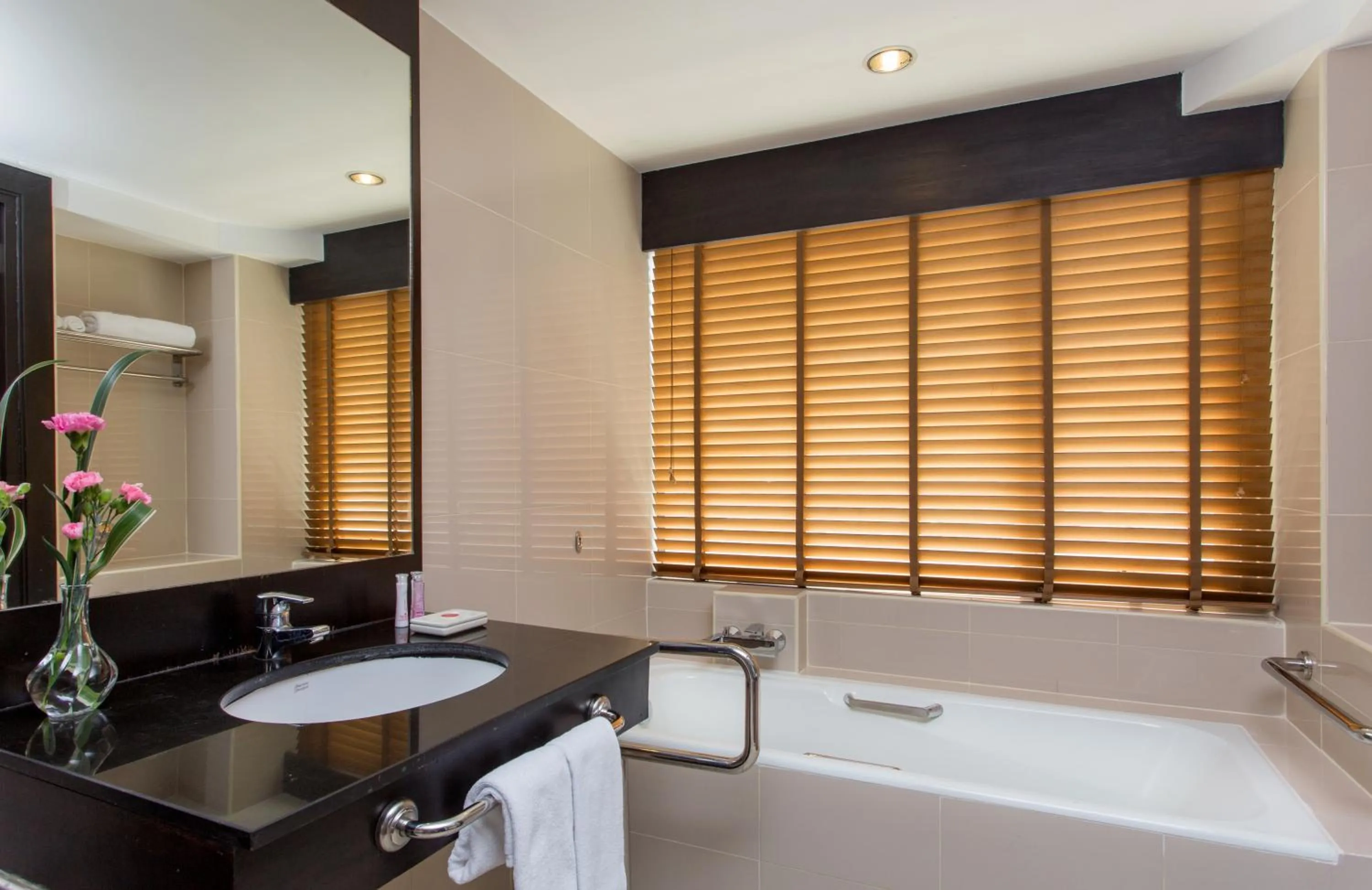 Bathroom in Ramada Plaza by Wyndham Bangkok Menam Riverside