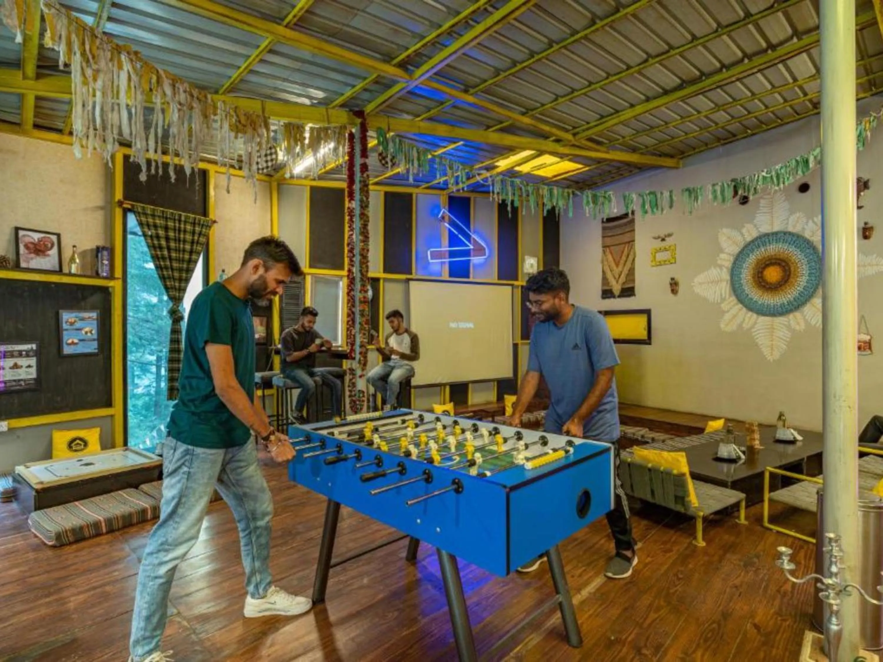 People in The Hosteller Kasol