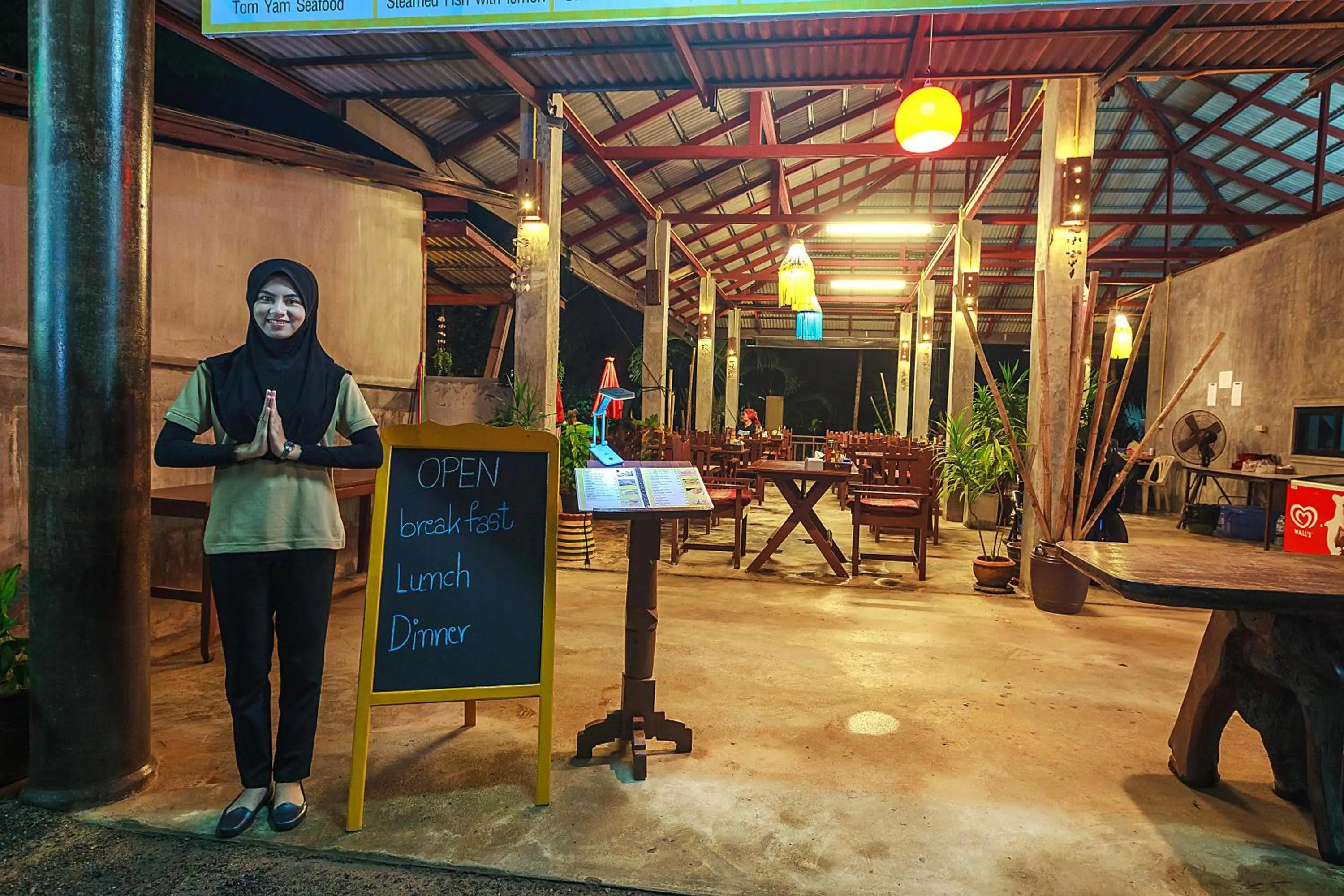 Restaurant/places to eat in Lanta Klong Nin Beach Resort