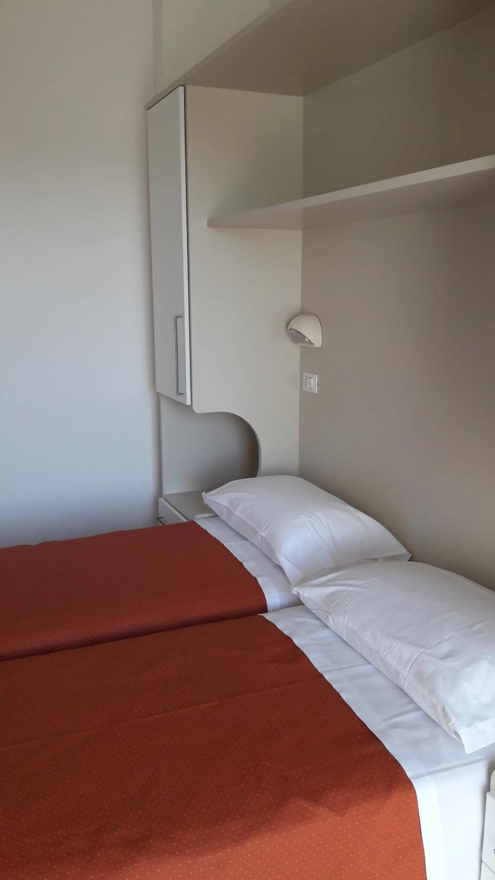 Bed in B&B - Meuble' - Hotel " CORDIALE "