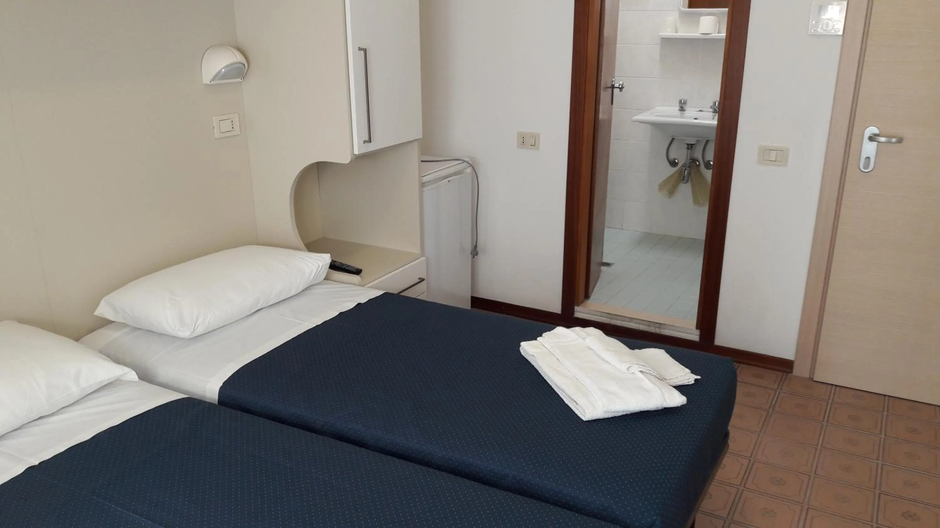 Photo of the whole room, Bed in B&B - Meuble' - Hotel " CORDIALE "