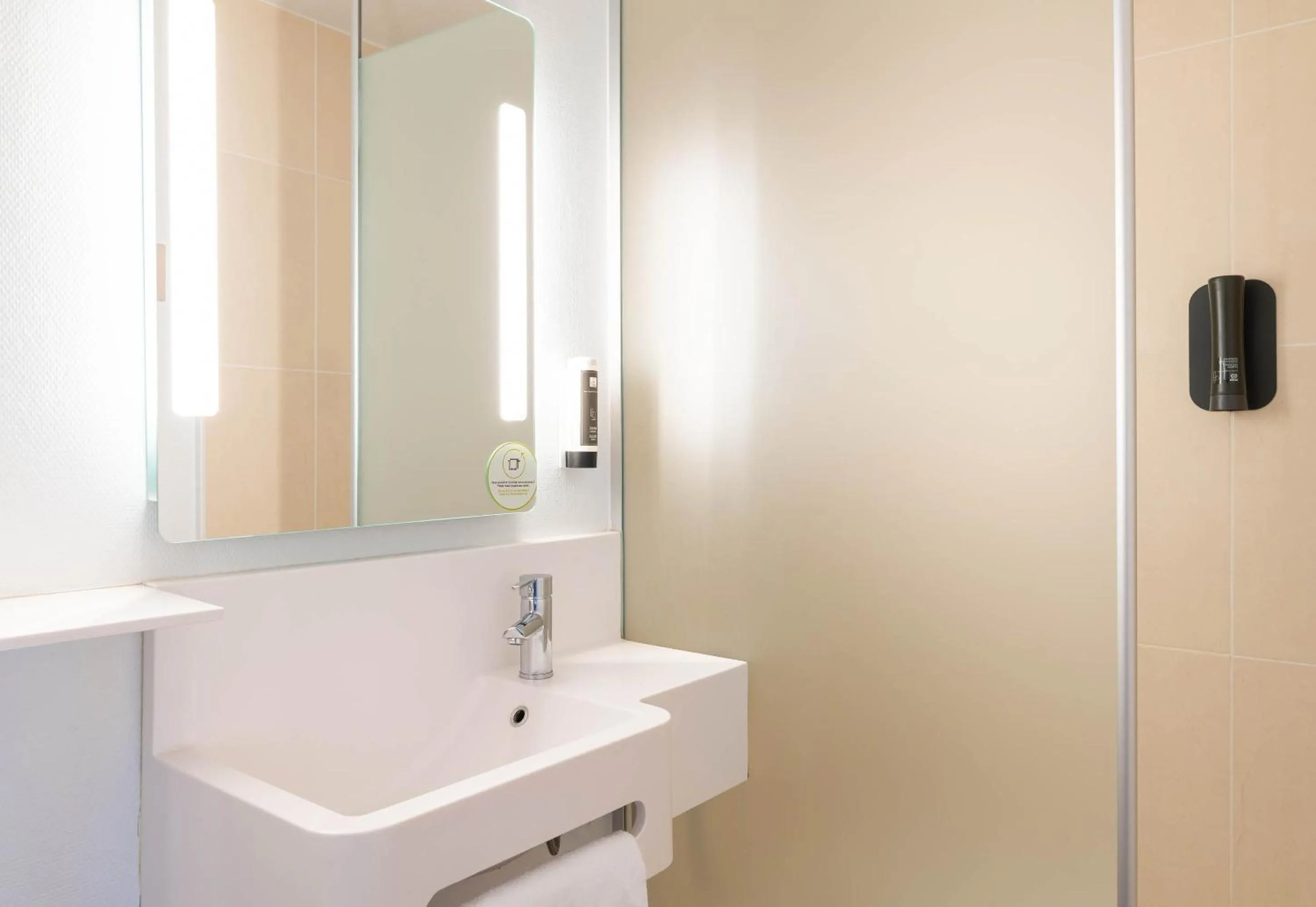 Bathroom in B&B HOTEL Lyon Centre Part-dieu Gambetta