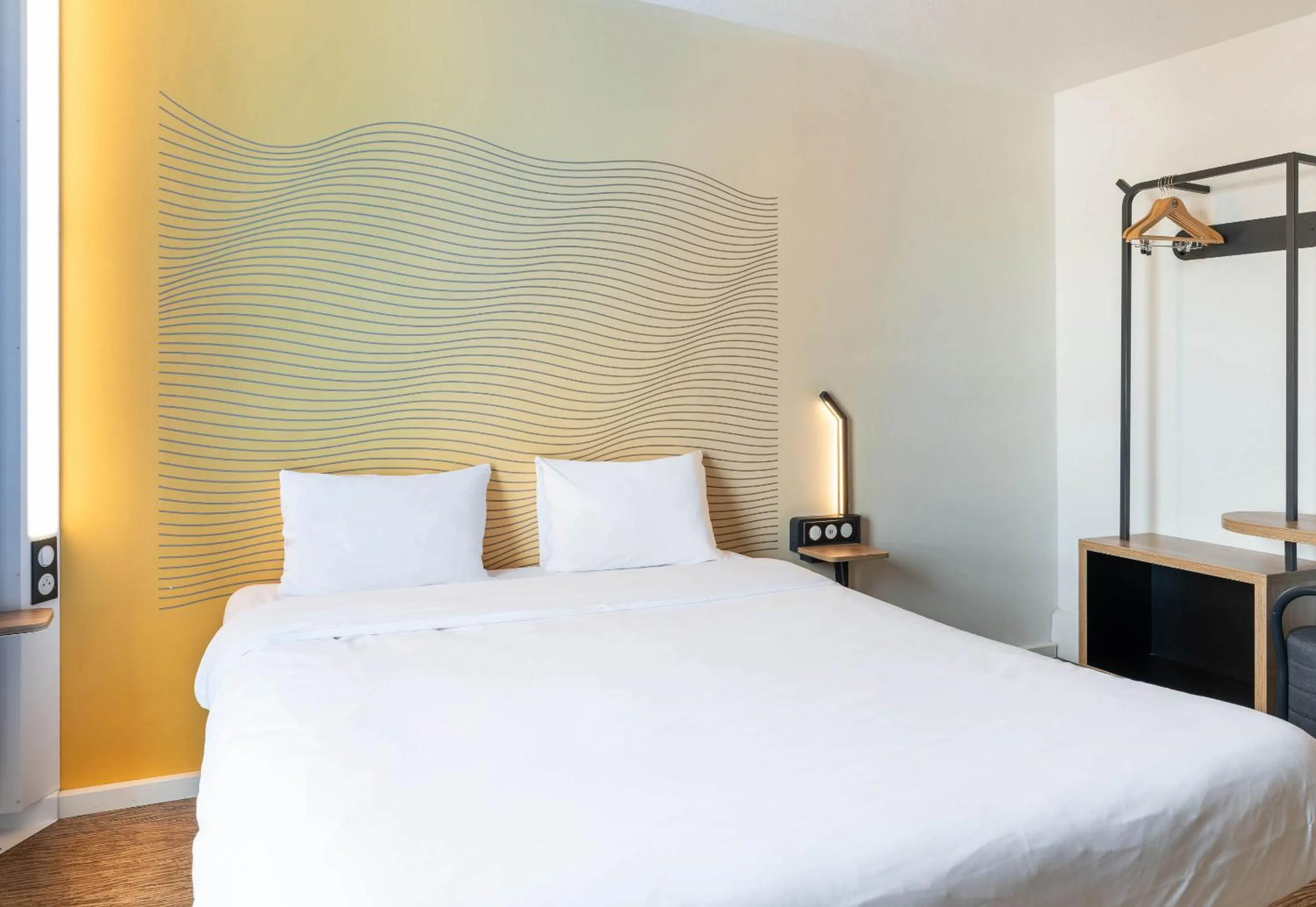 Bedroom, Bed in B&B HOTEL Lyon Centre Part-dieu Gambetta