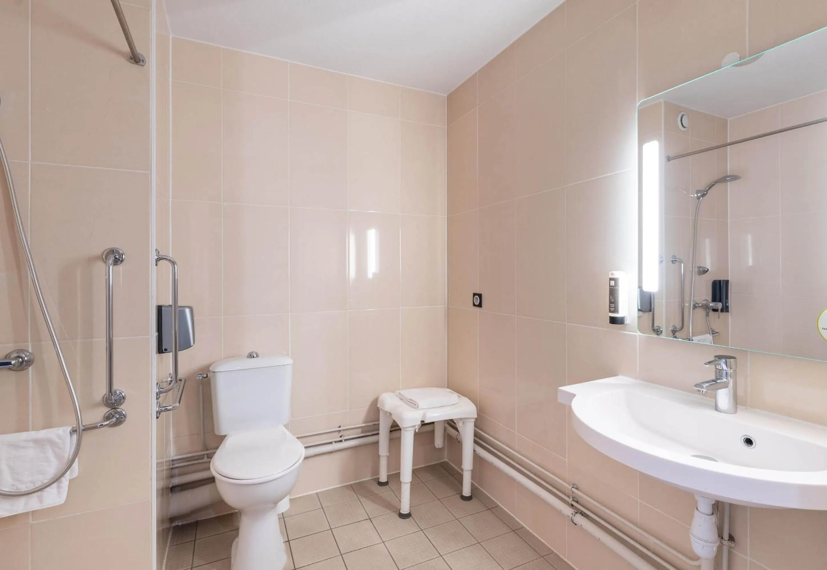 Bathroom in B&B HOTEL Lyon Centre Part-dieu Gambetta