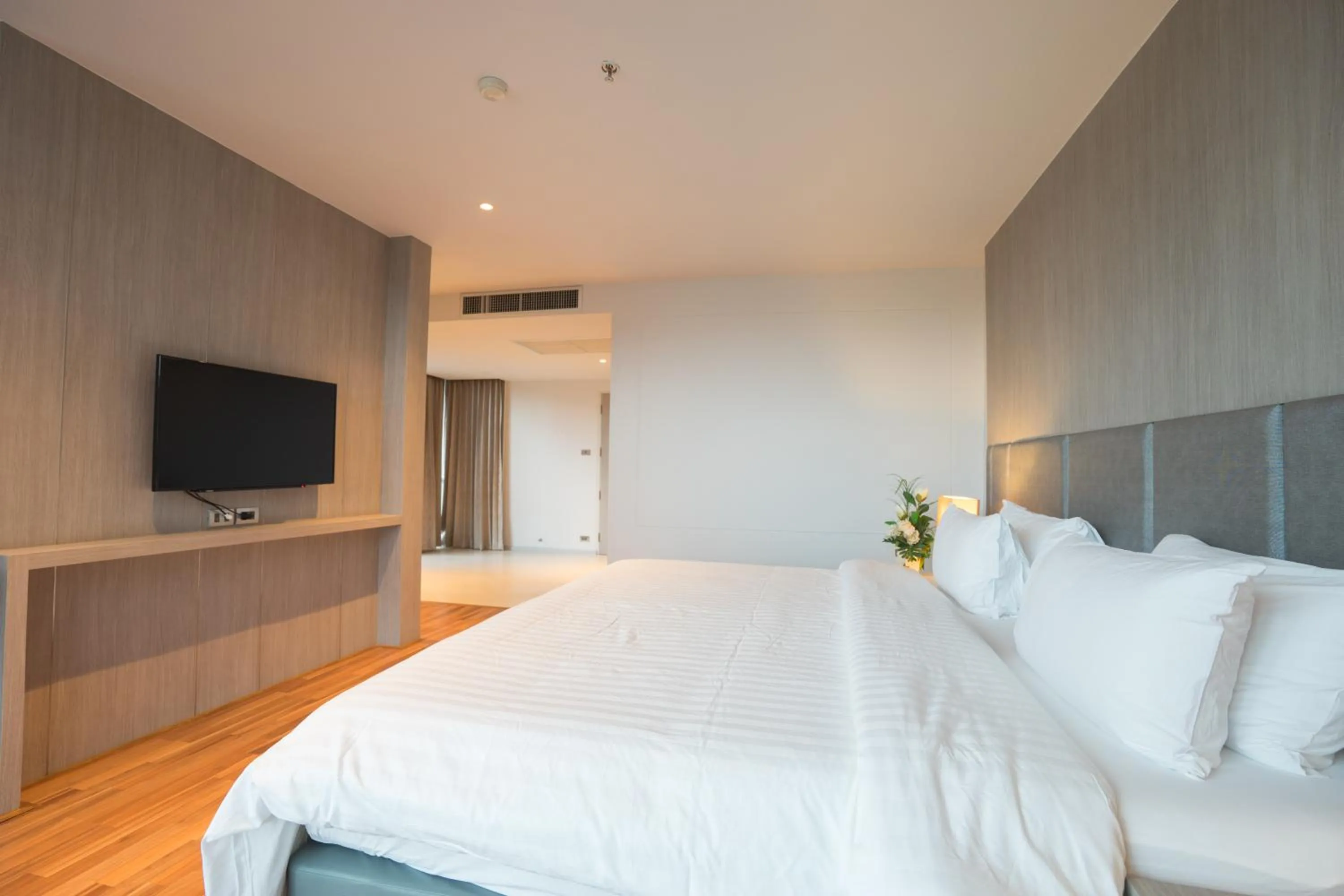 Bedroom, Bed in New Season Square Hotel