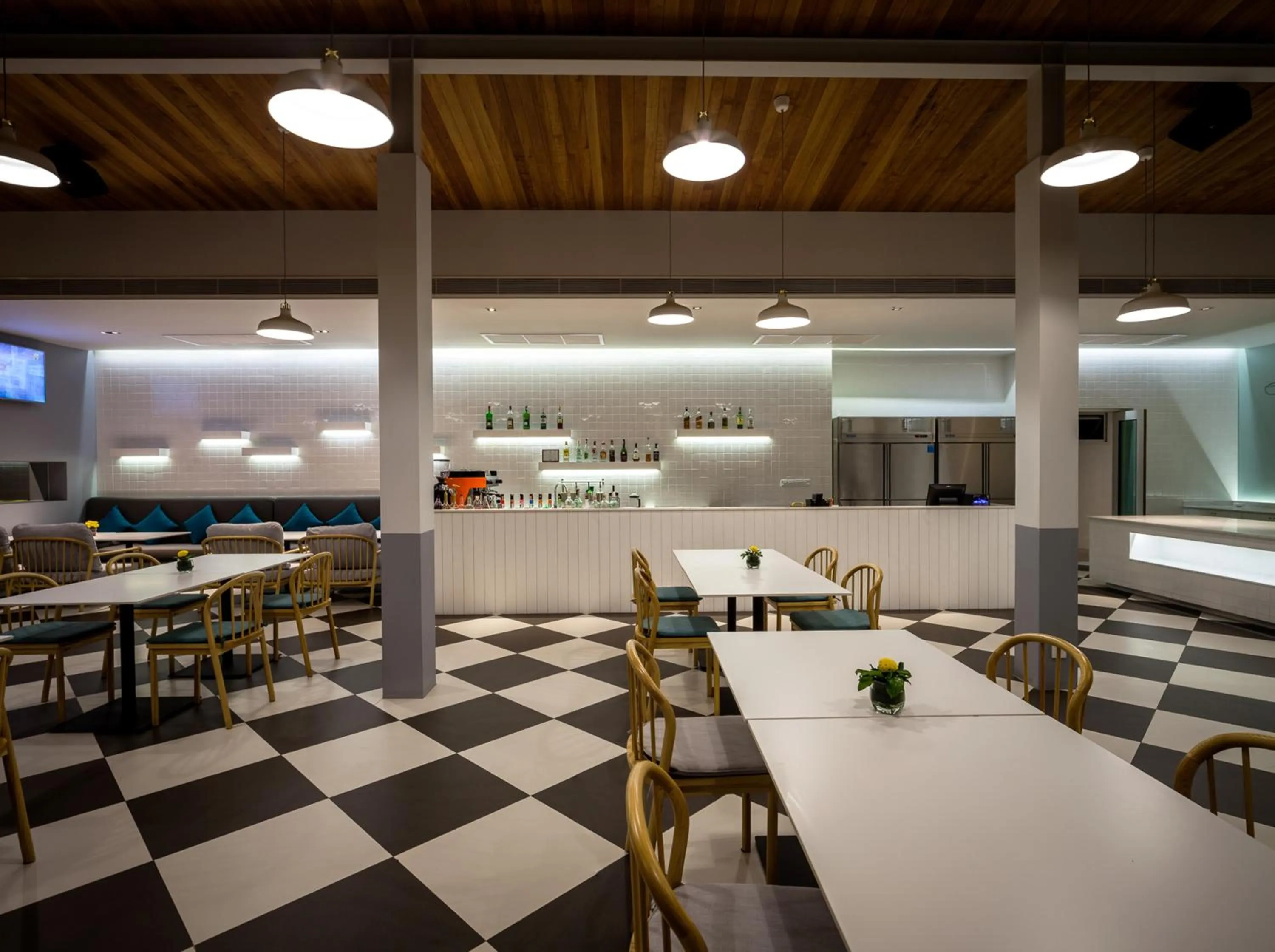 Restaurant/places to eat in Bann Pantai Resort