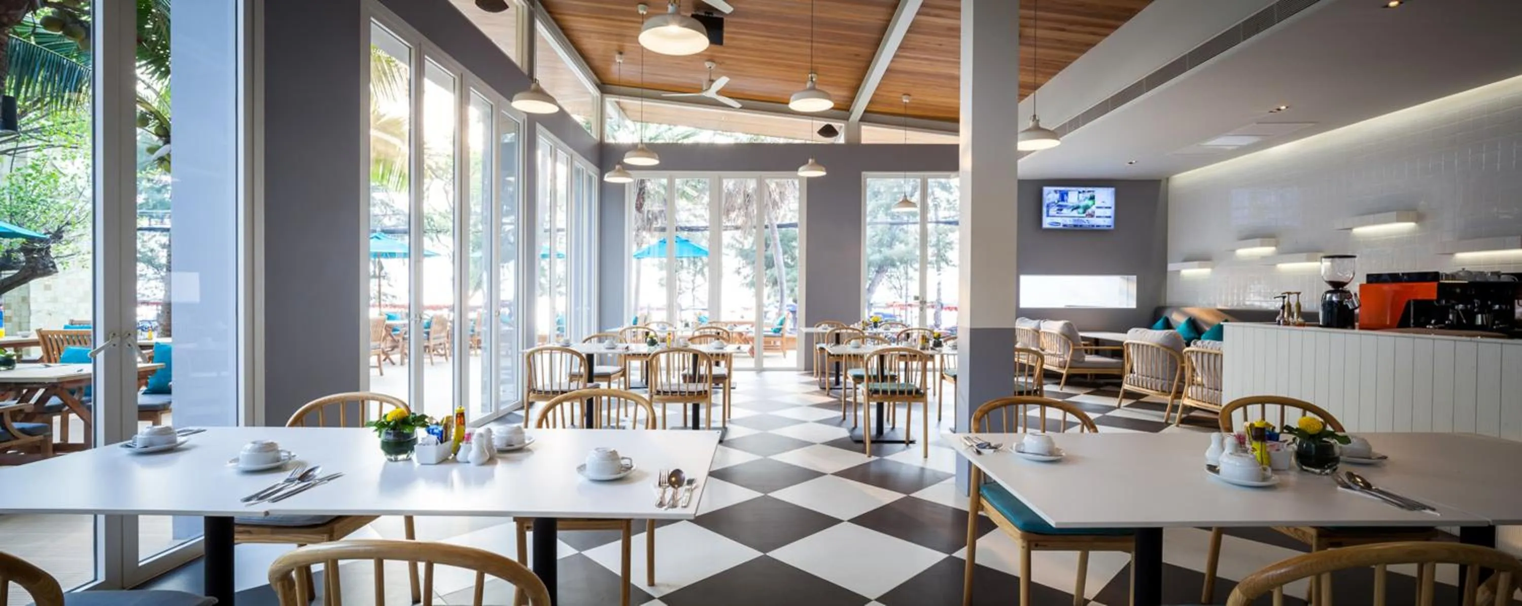 Restaurant/places to eat in Bann Pantai Resort