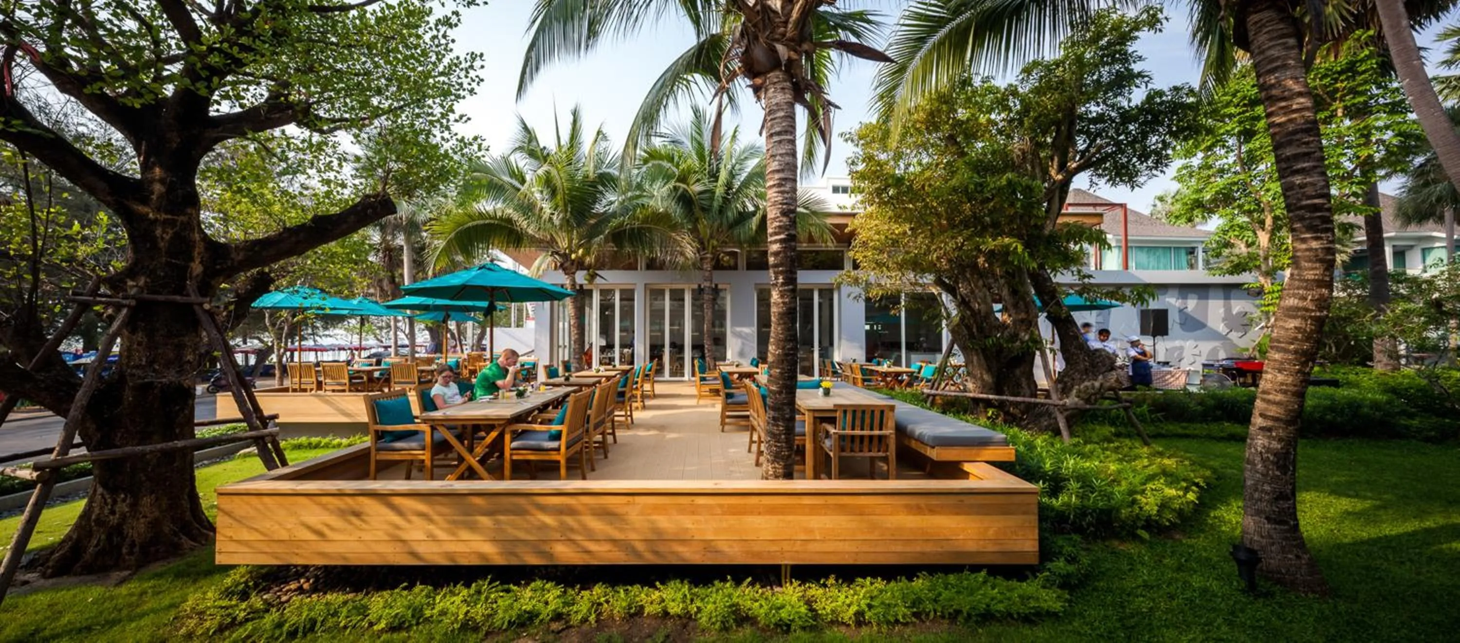 Restaurant/places to eat in Bann Pantai Resort