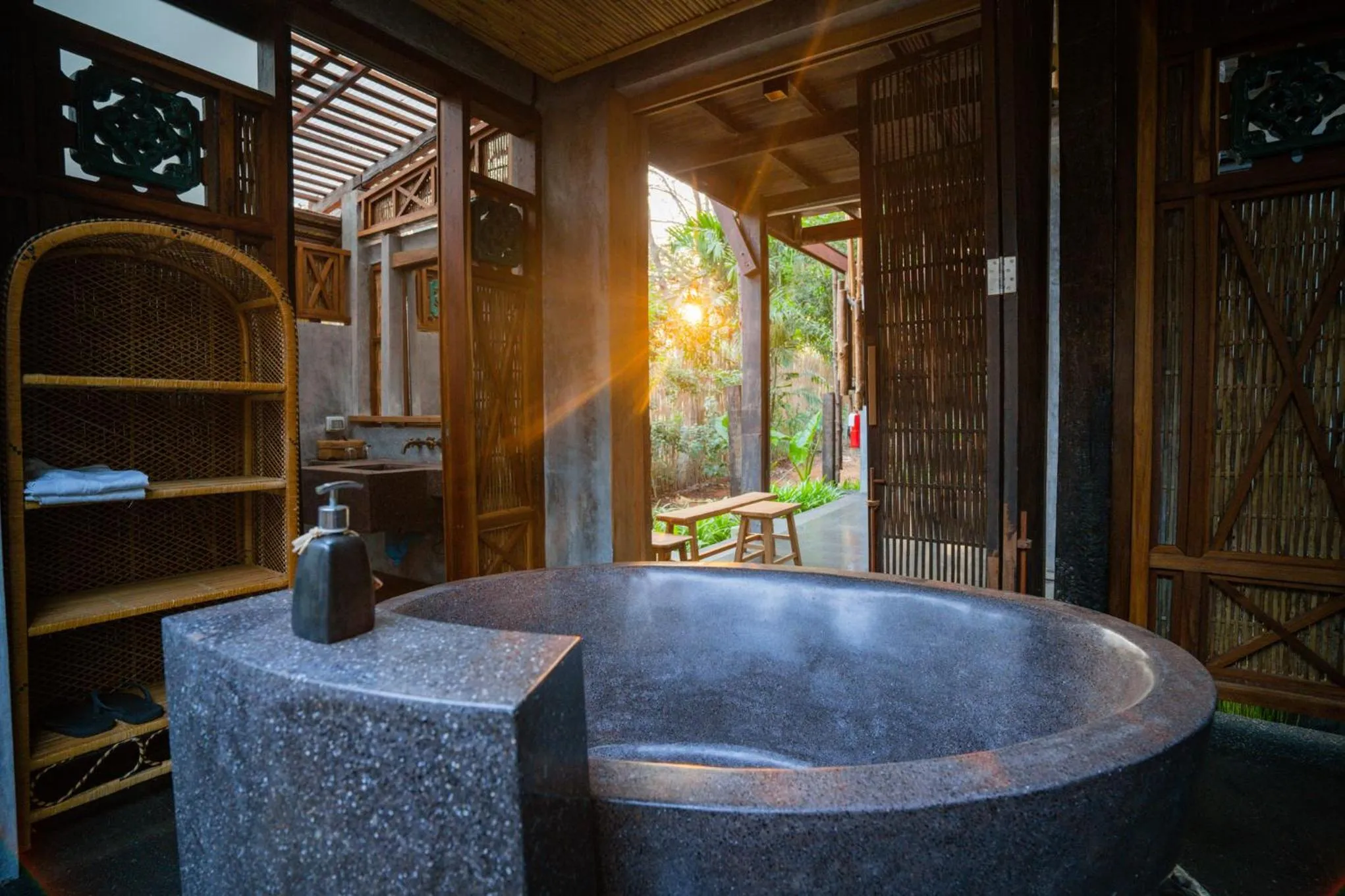 Bath in LA A NATU Sam Roi Yot