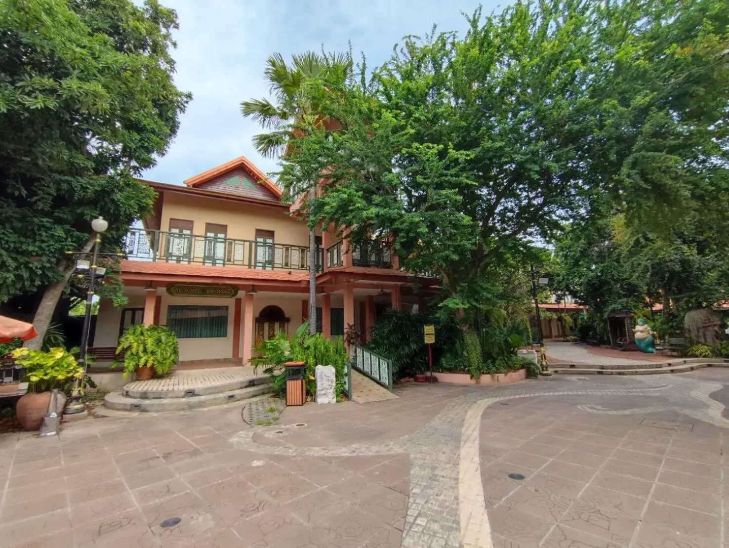 Superior in Chuchaiburi Sri Amphawa Superior in Chuchaiburi Sri Amphawa