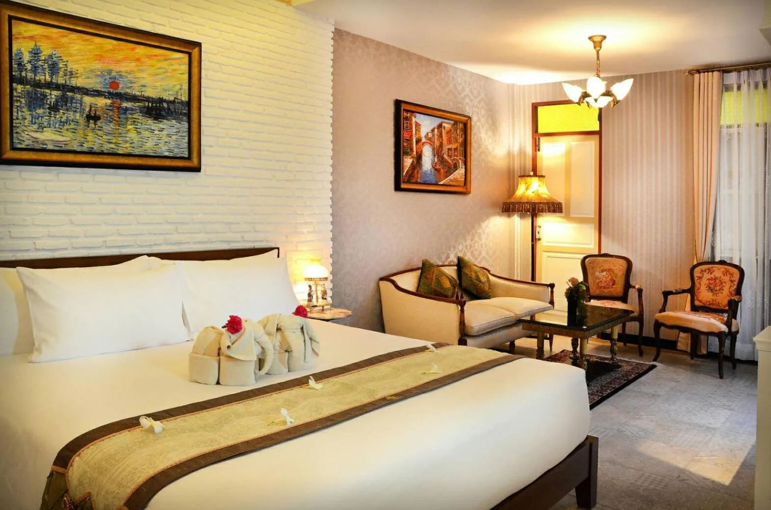 Bed in Chuchaiburi Sri Amphawa