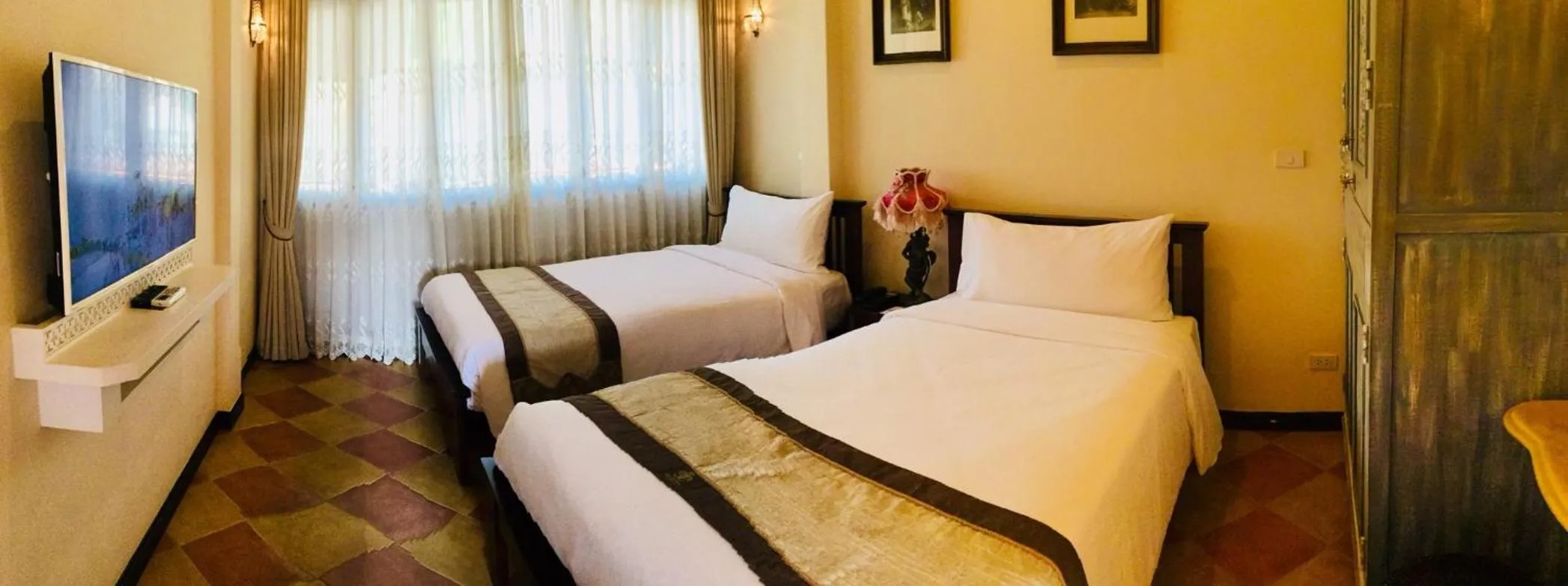 Bed in Chuchaiburi Sri Amphawa