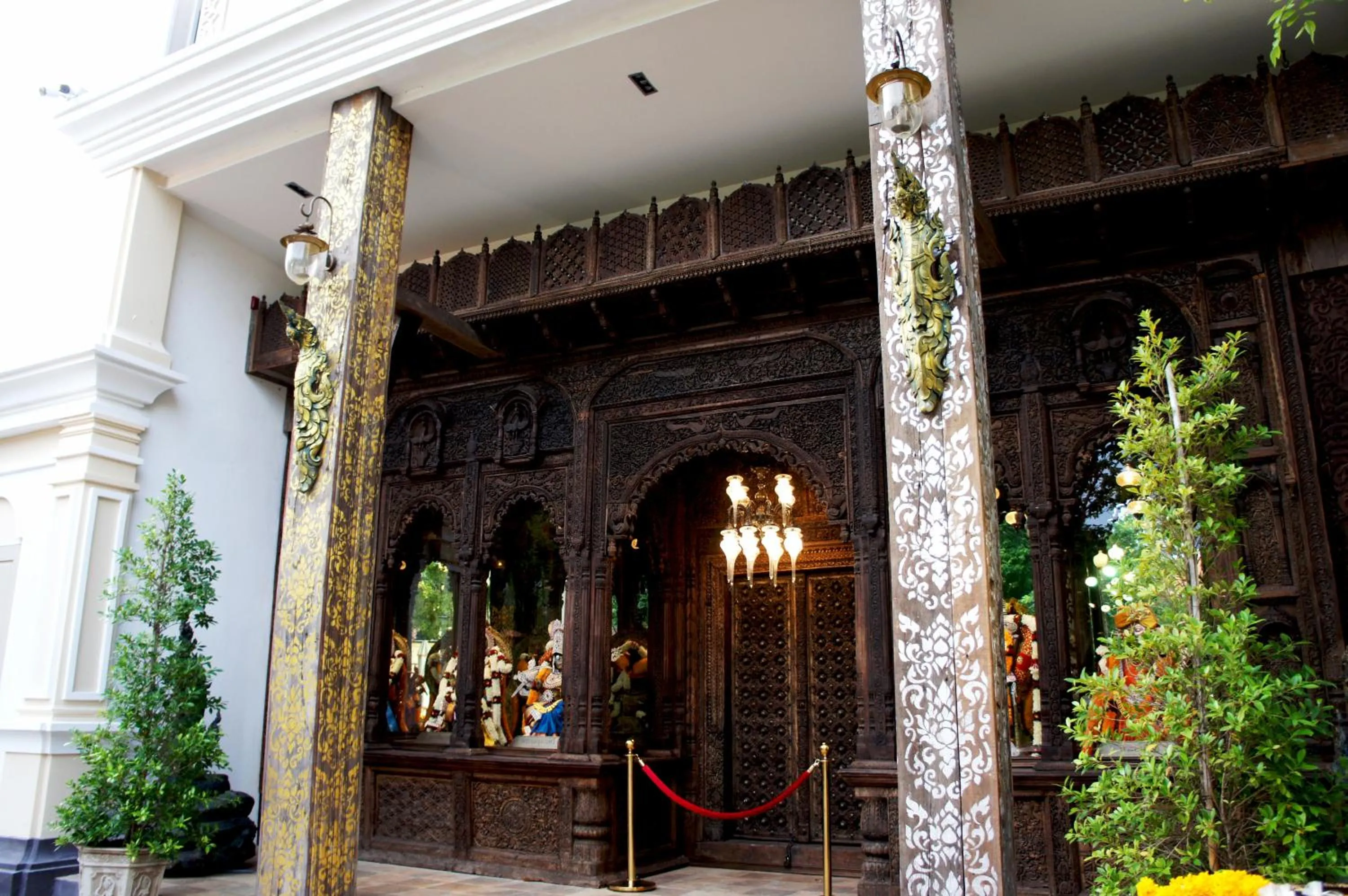 Property building in Chuchaiburi Sri Amphawa