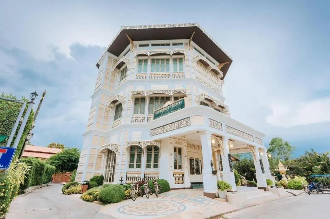 Chuchaiburi Sri Amphawa Chuchaiburi Sri Amphawa