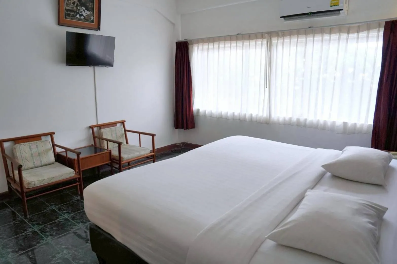 Bed in Basaya Beach Hotel & Resort