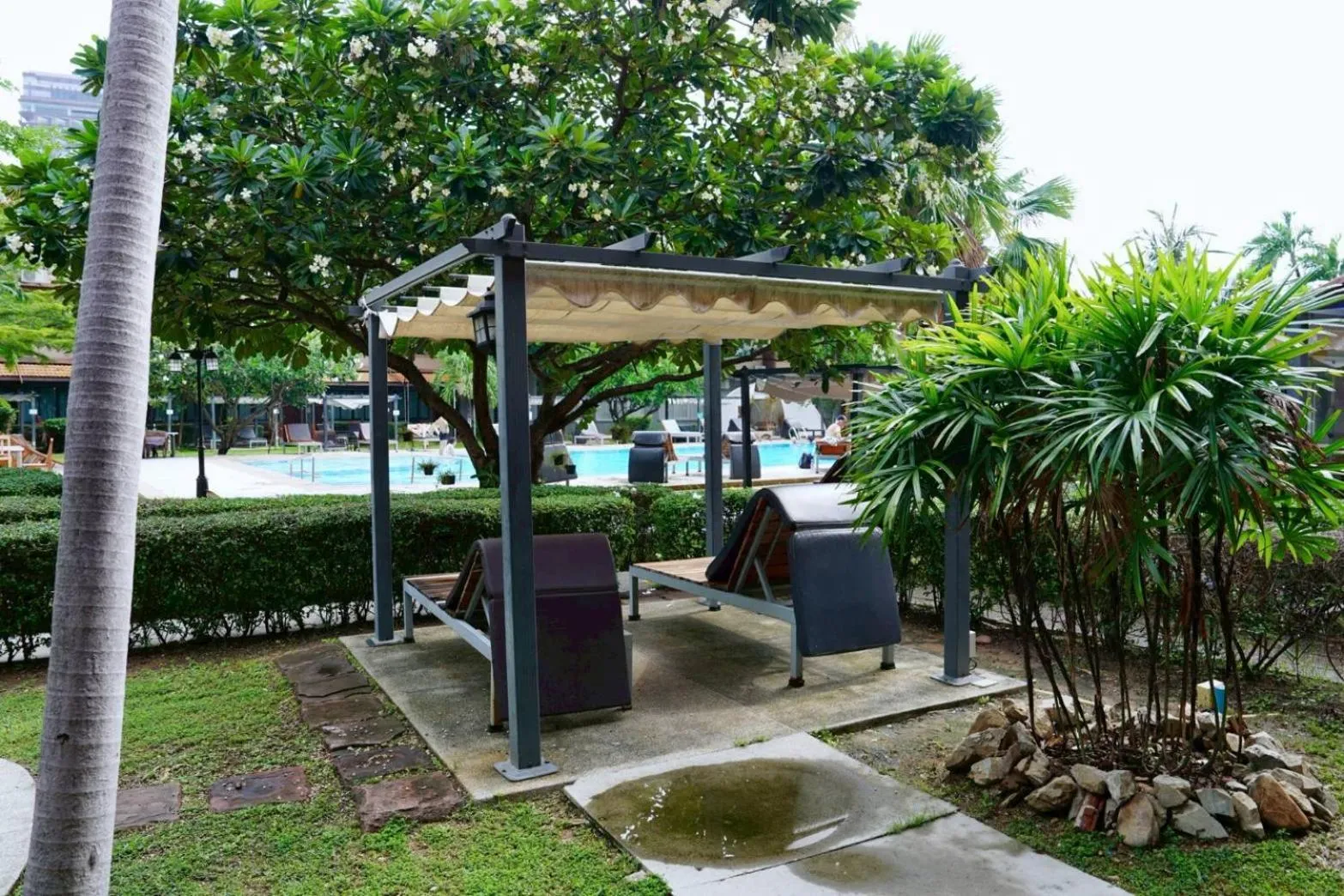 Basaya Beach Hotel & Resort