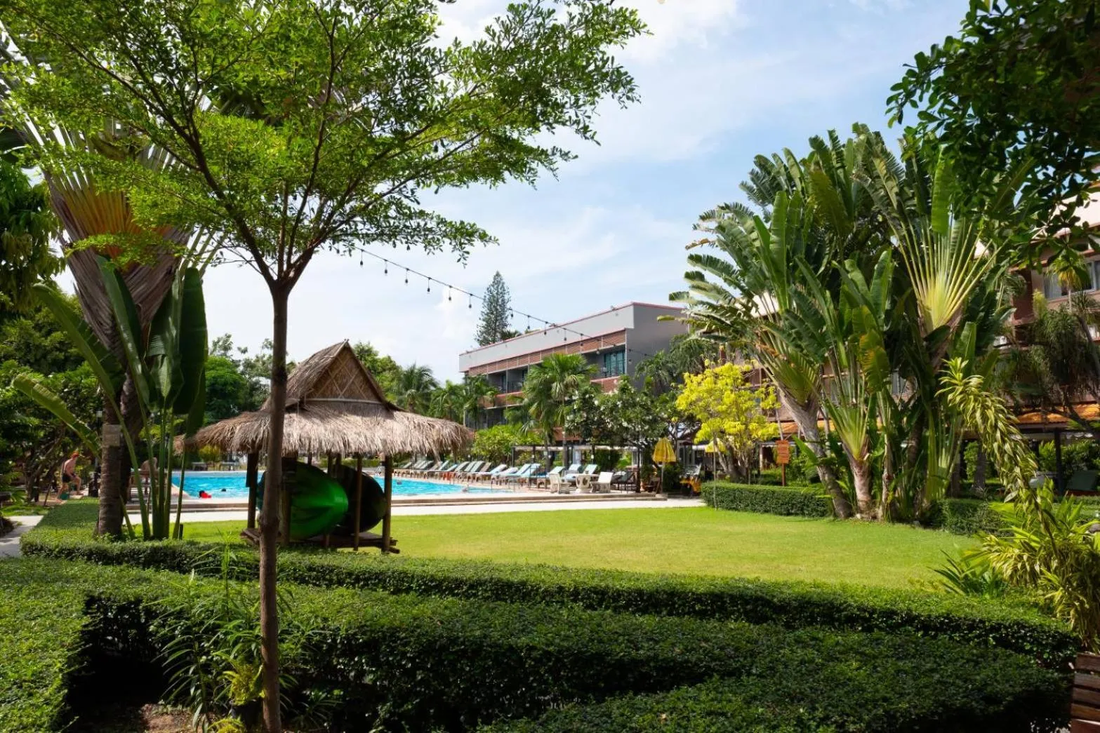 Garden in Basaya Beach Hotel & Resort