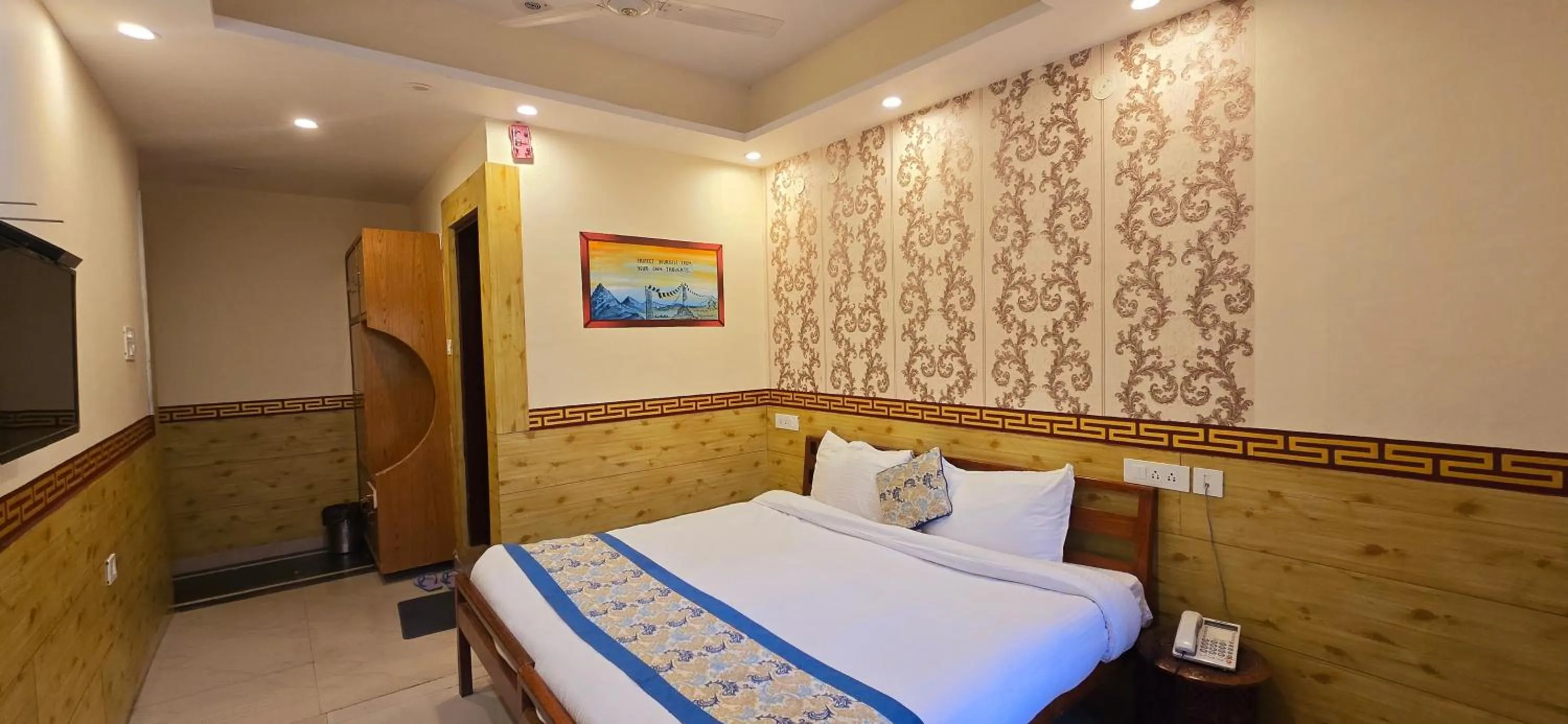 Bedroom, Bed in Hotel Samdupling Himalayan Brothers