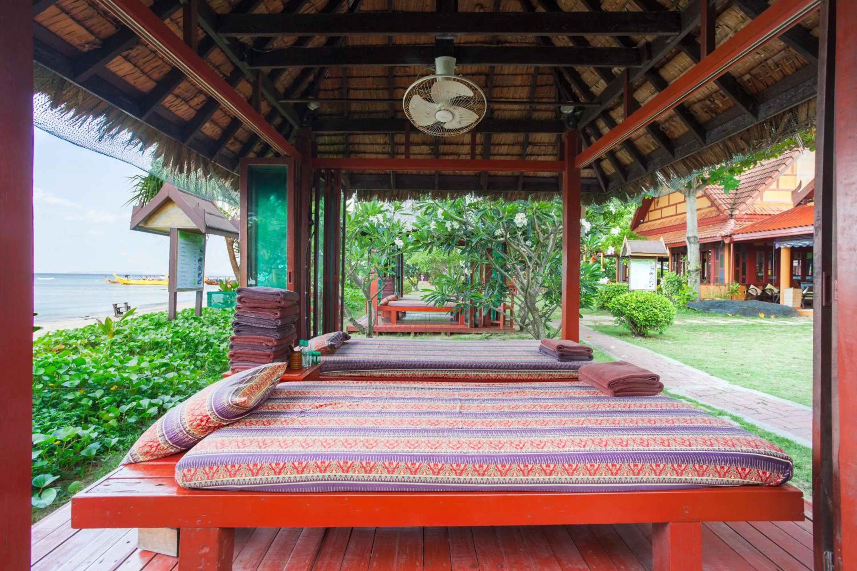 Massage, Bed in PP Erawan Palms Resort