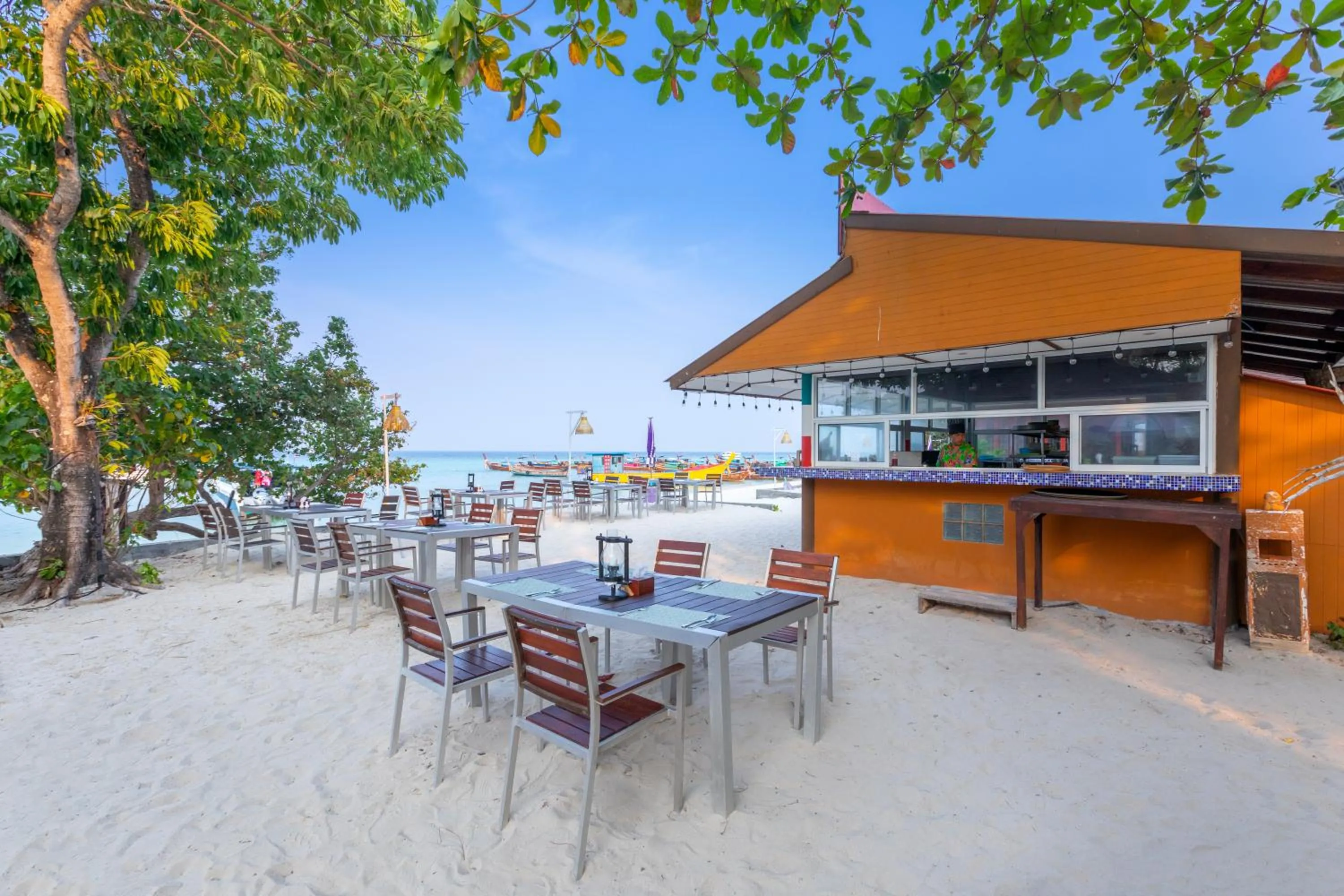 Restaurant/places to eat in PP Erawan Palms Resort