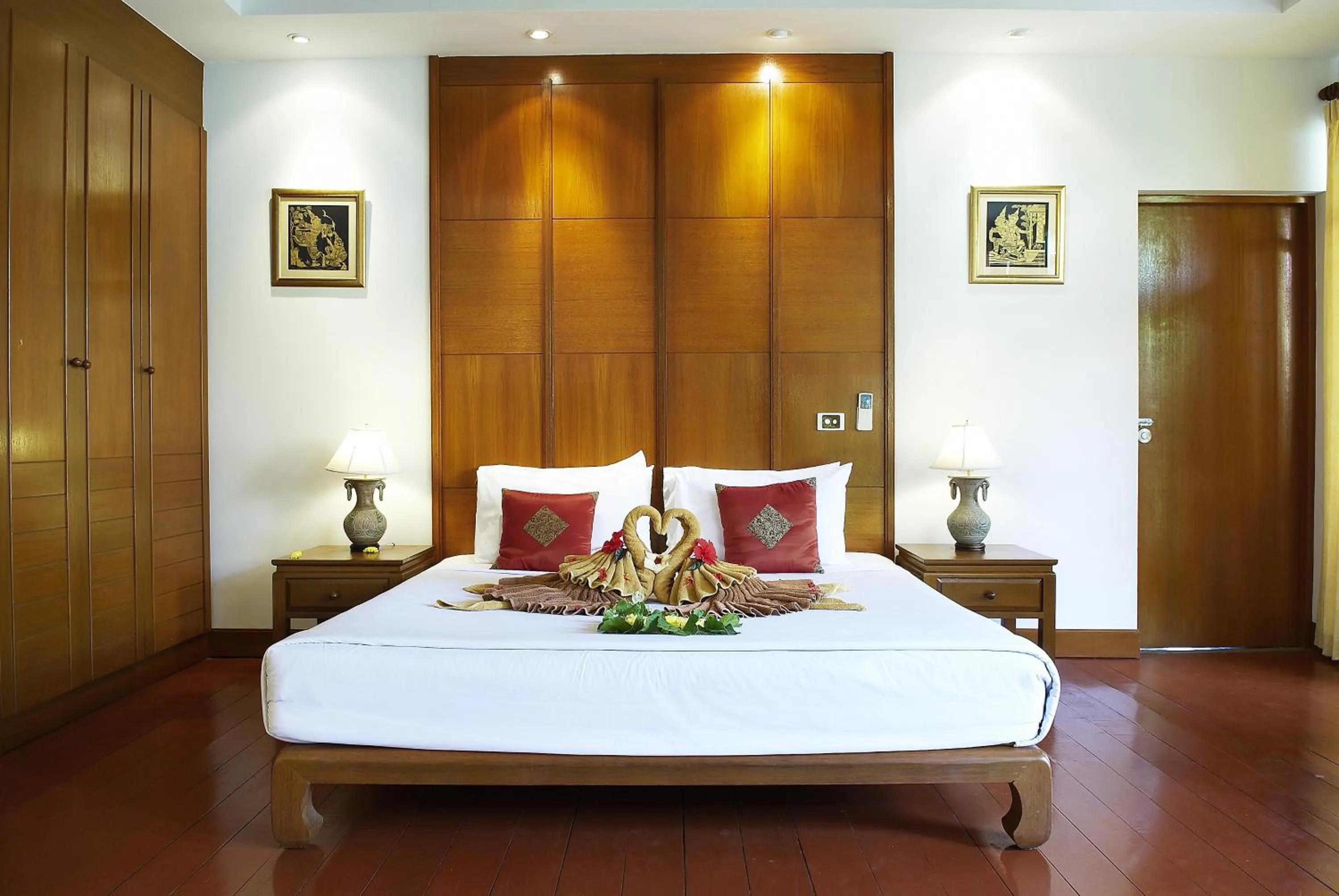 Bed in PP Erawan Palms Resort