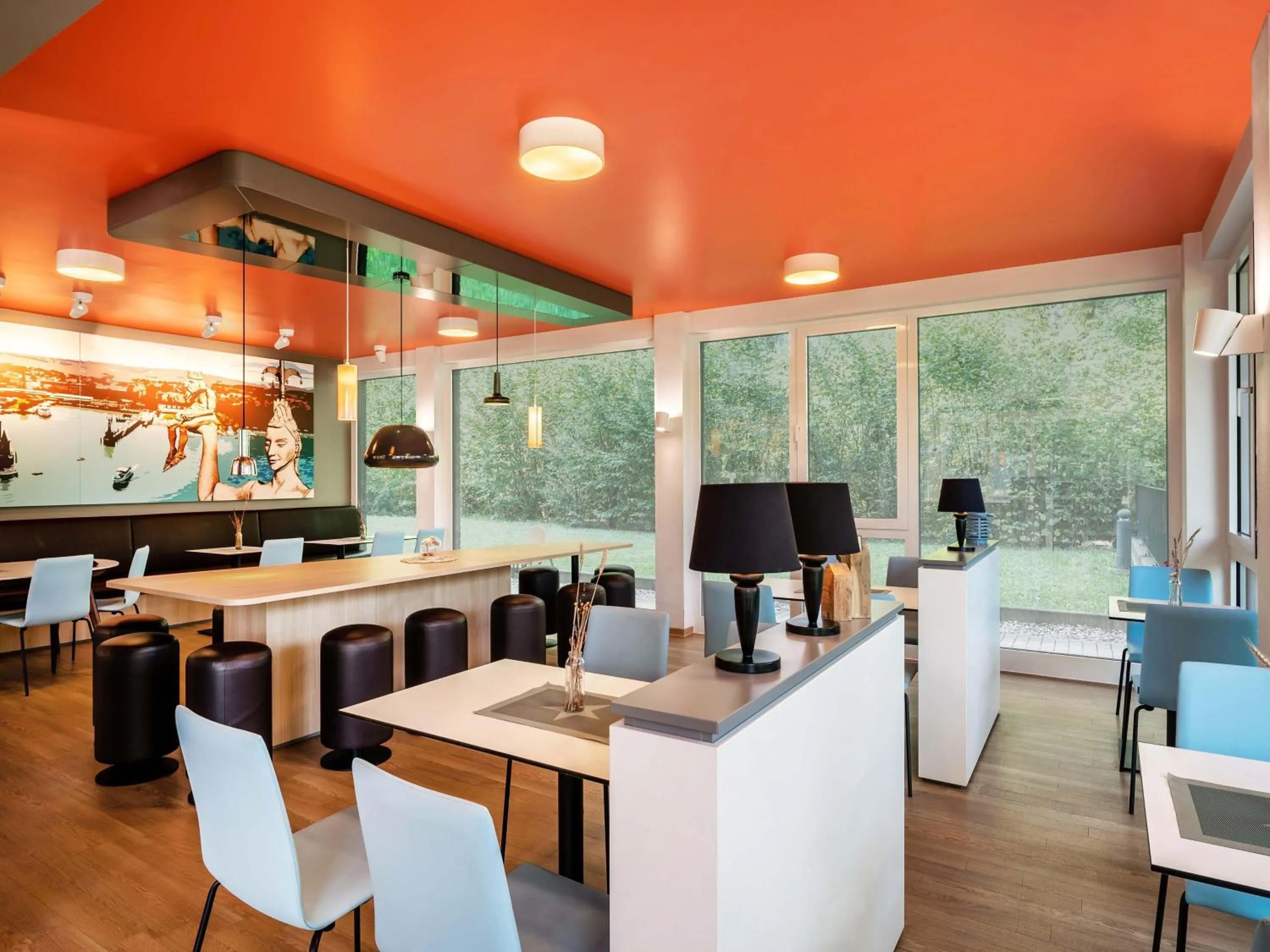 Lounge or bar in B&B Hotel Konstanz