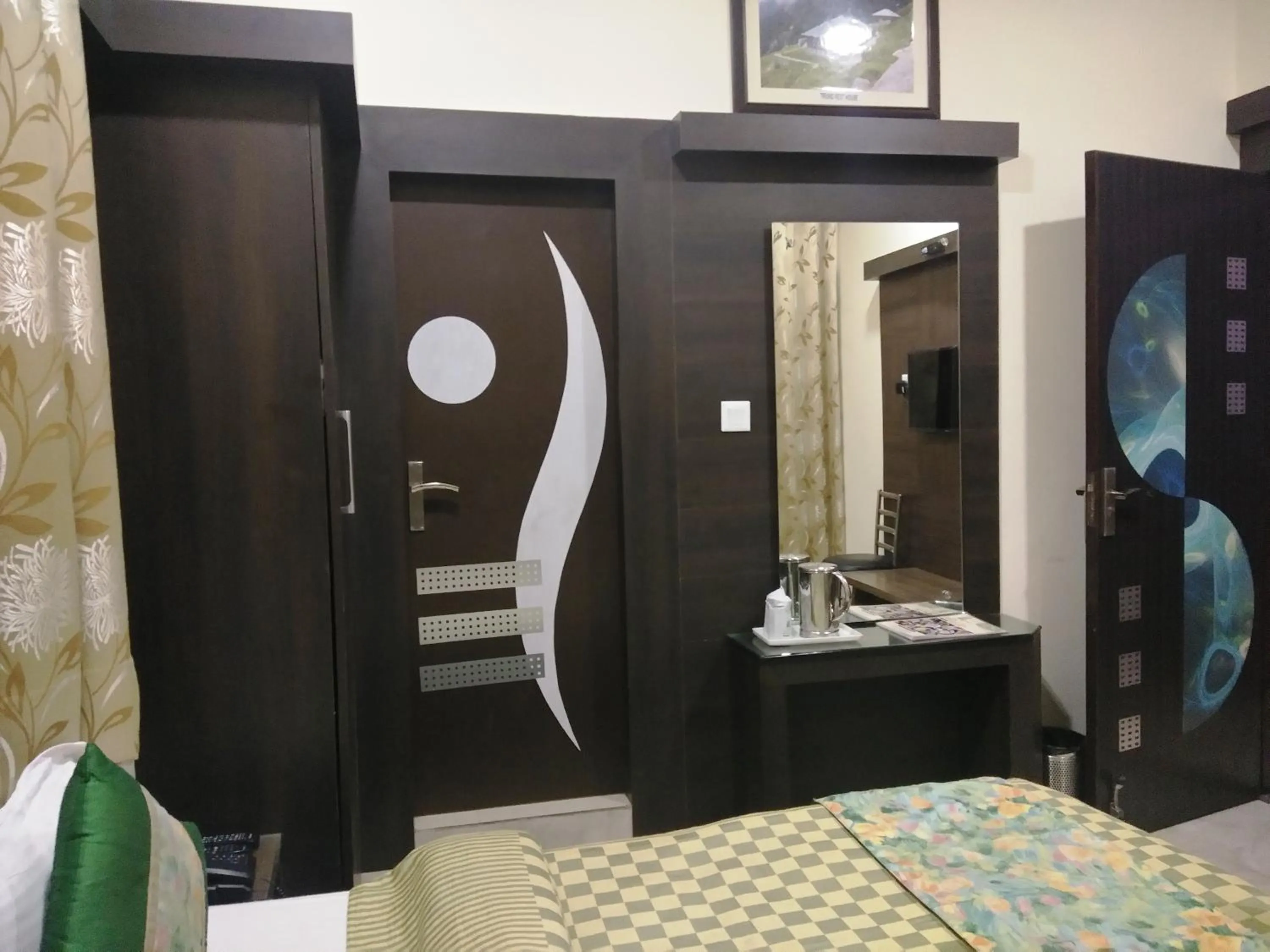 Coffee/tea facilities, Bed in Hotel Nature's View