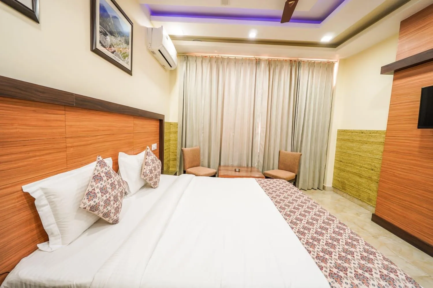 Bed in Hotel Nature's View