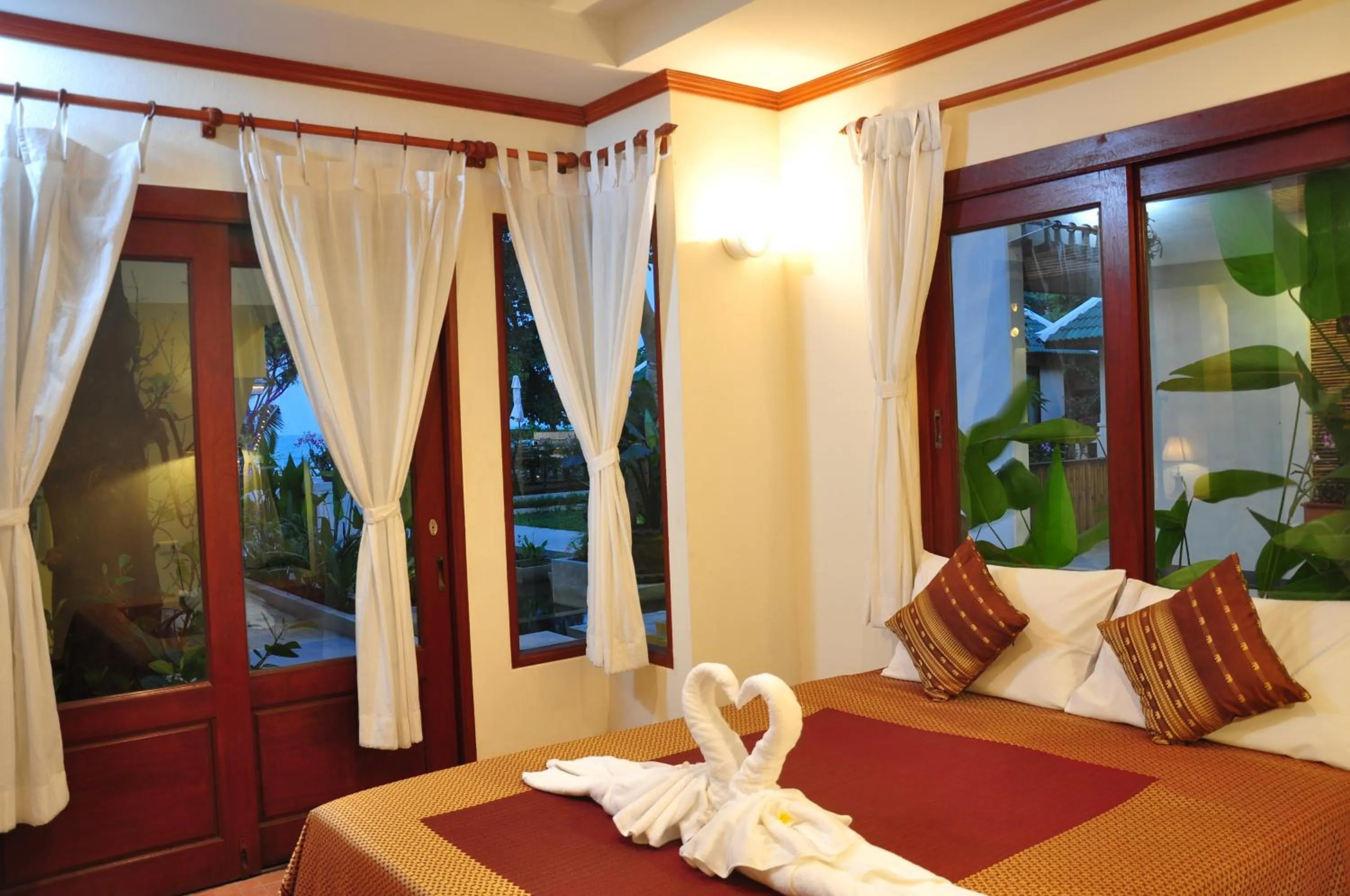 Bed in Samui Honey Cottages Beach Resort - SHA Extra Plus