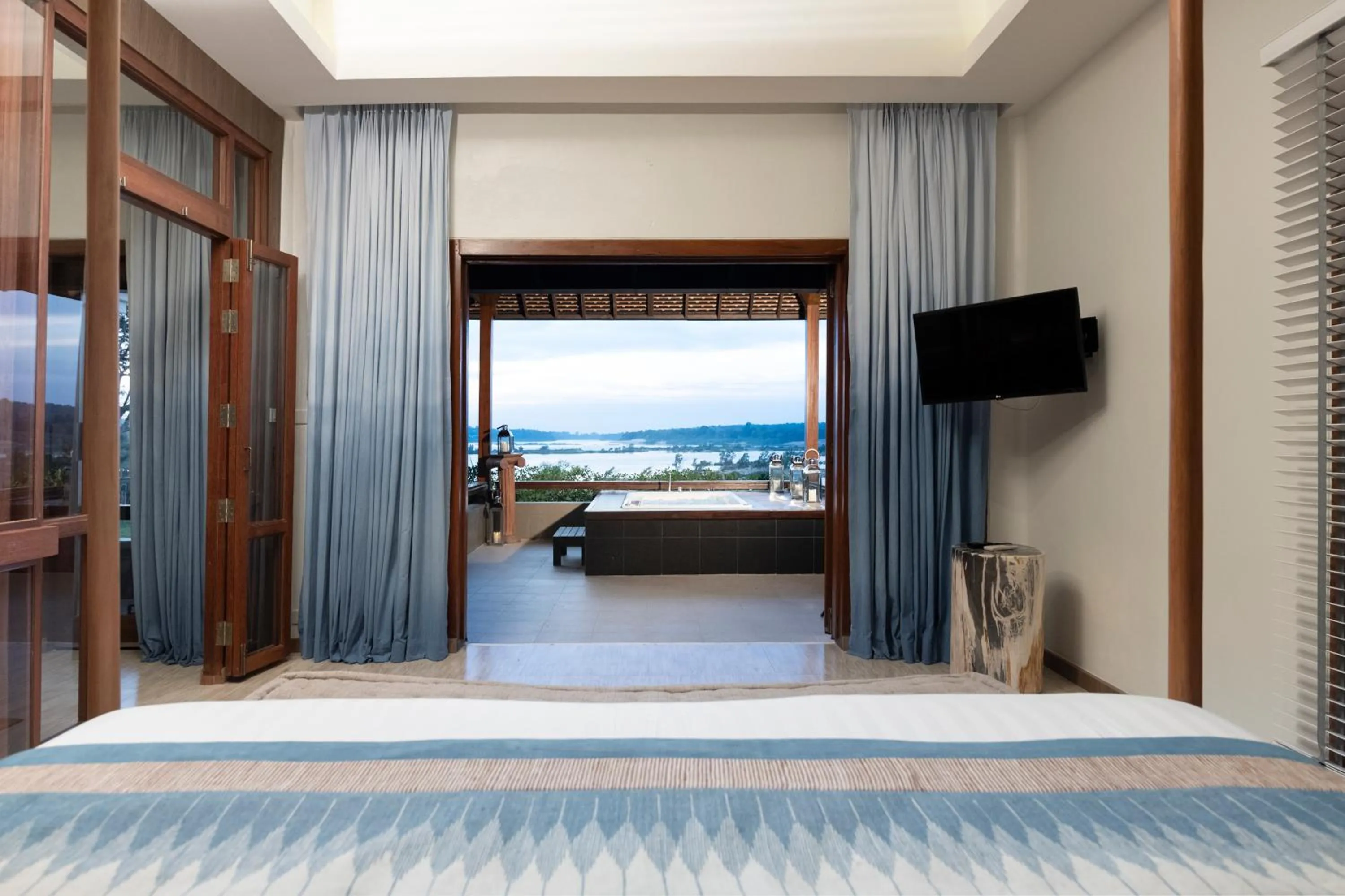 Bed in Tohsang Heritage Khongjiam