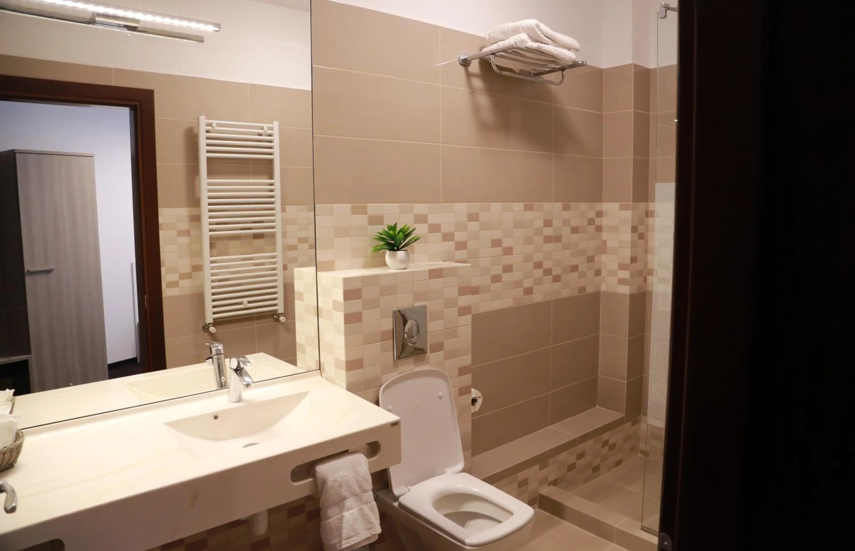 Photo of the whole room in Parliament Square