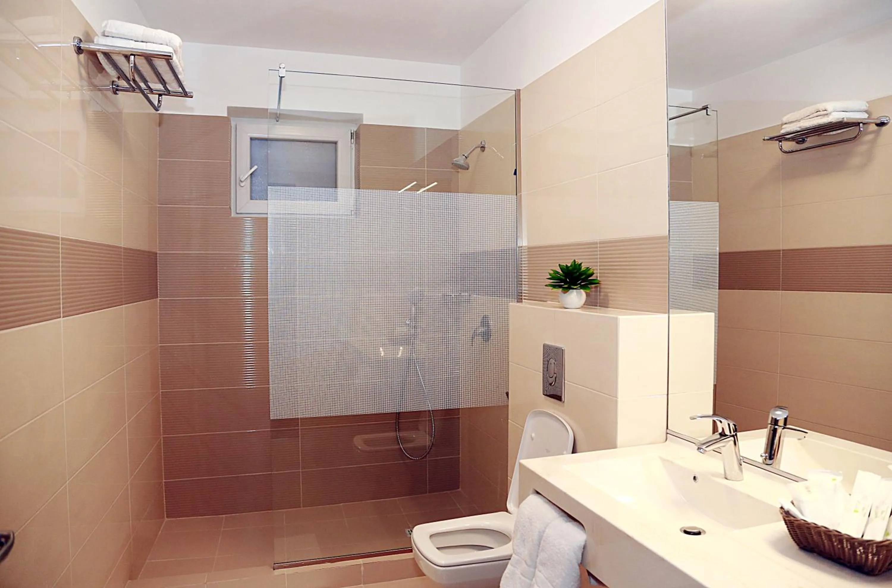 Photo of the whole room in Parliament Square