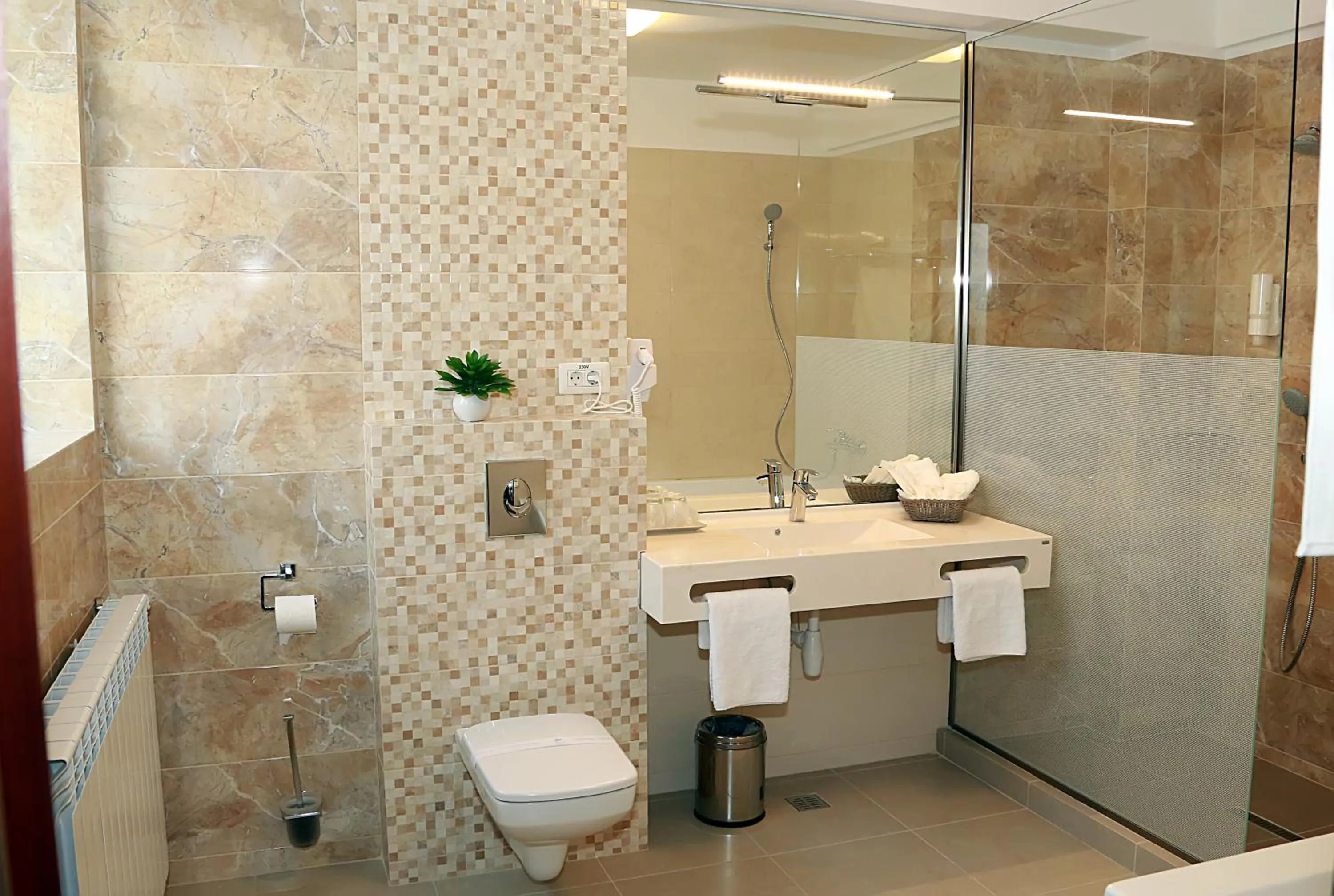 Photo of the whole room in Parliament Square